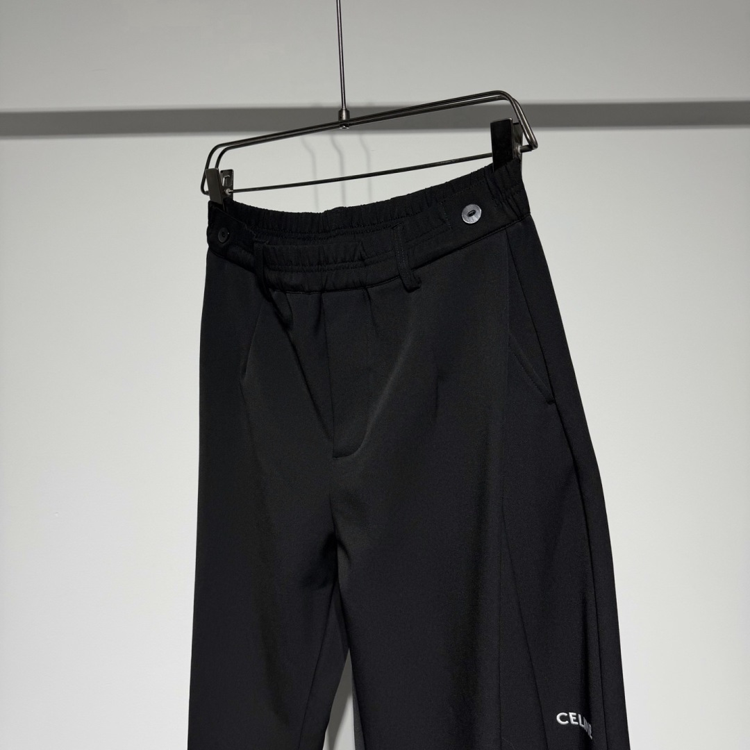 CELINE 思琳时装休闲裤宽松版型、时尚西裤休闲慵懒完美融合演变而来、纯棉材质立体剪裁拼接松紧设计！！