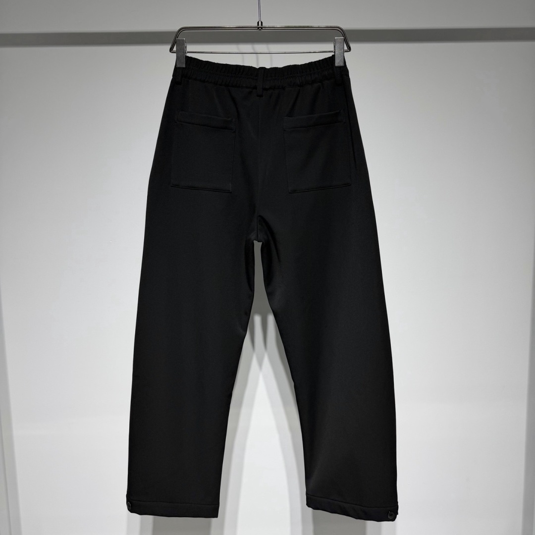 CELINE 思琳时装休闲裤宽松版型、时尚西裤休闲慵懒完美融合演变而来、纯棉材质立体剪裁拼接松紧设计！！