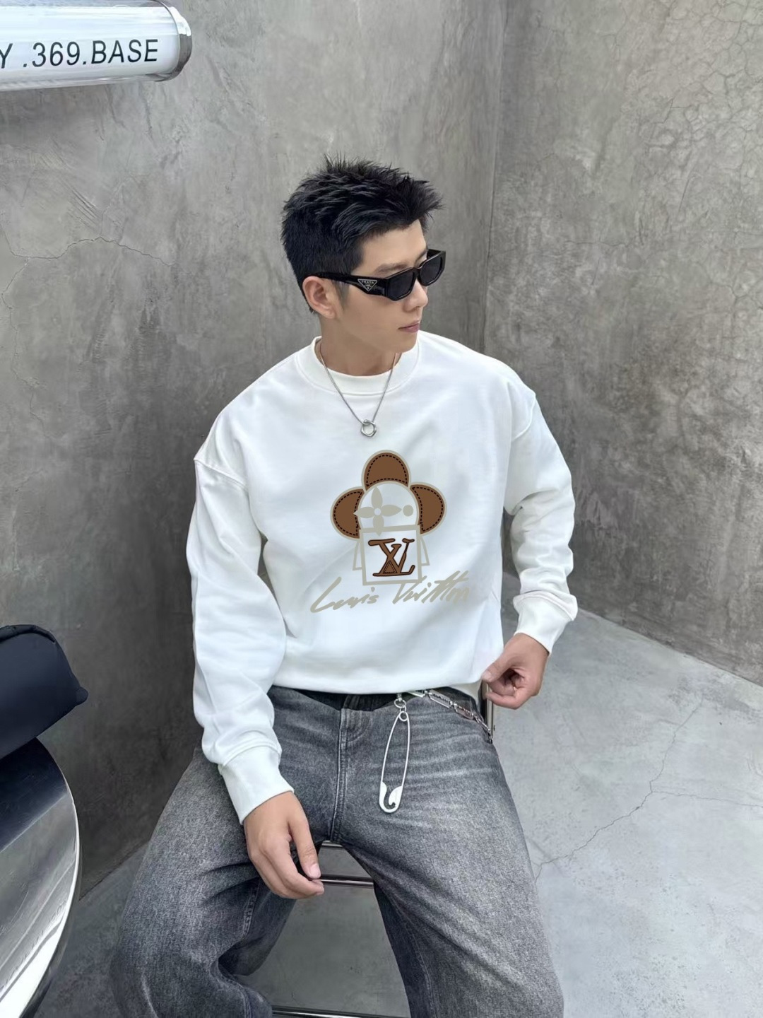 1V*2025秋冬新款 个性字母logo印花 定制面料400g 圆领卫衣 男女同款尺码：S M L XL