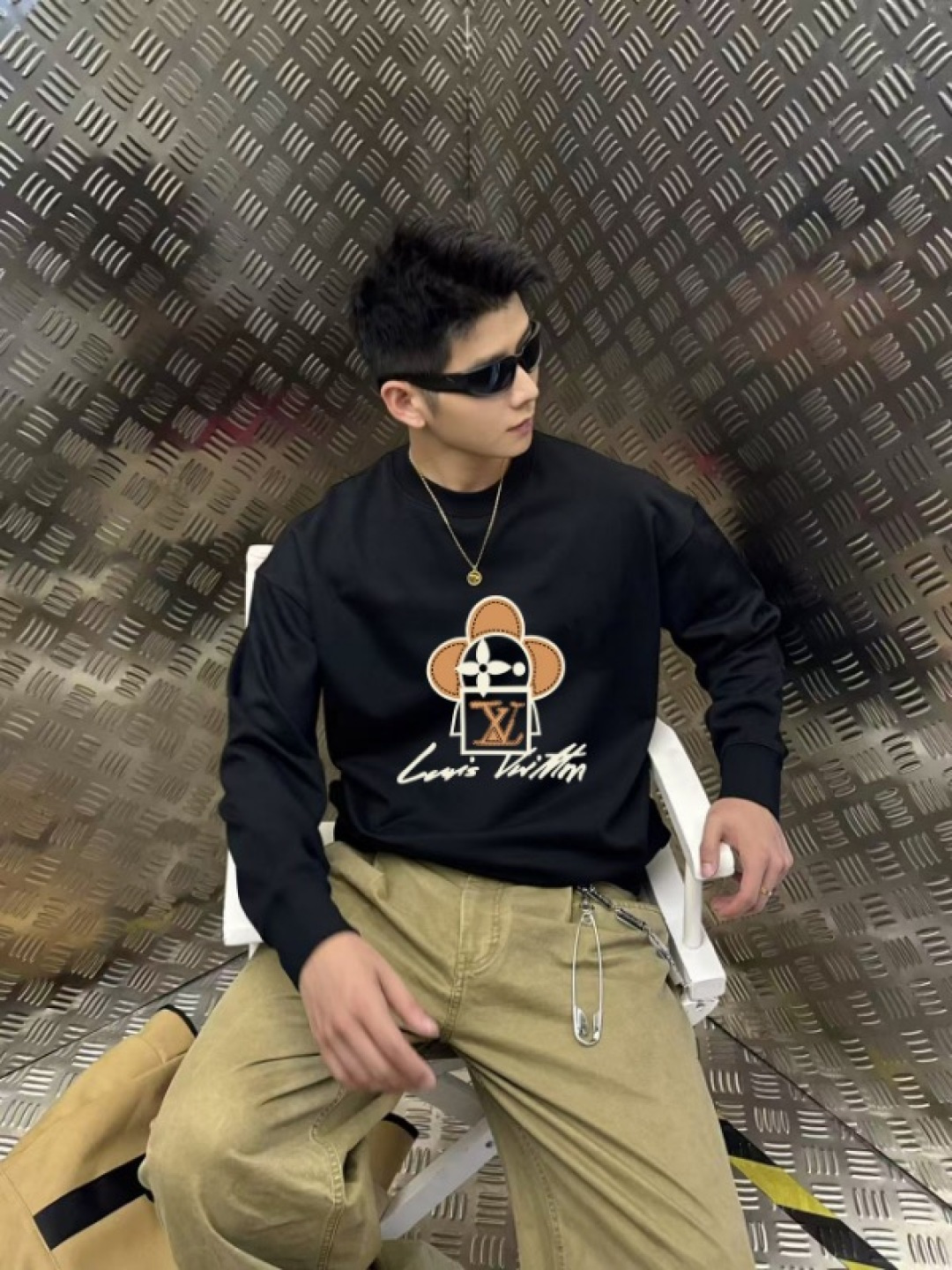 1V*2025秋冬新款 个性字母logo印花 定制面料400g 圆领卫衣 男女同款尺码：S M L XL