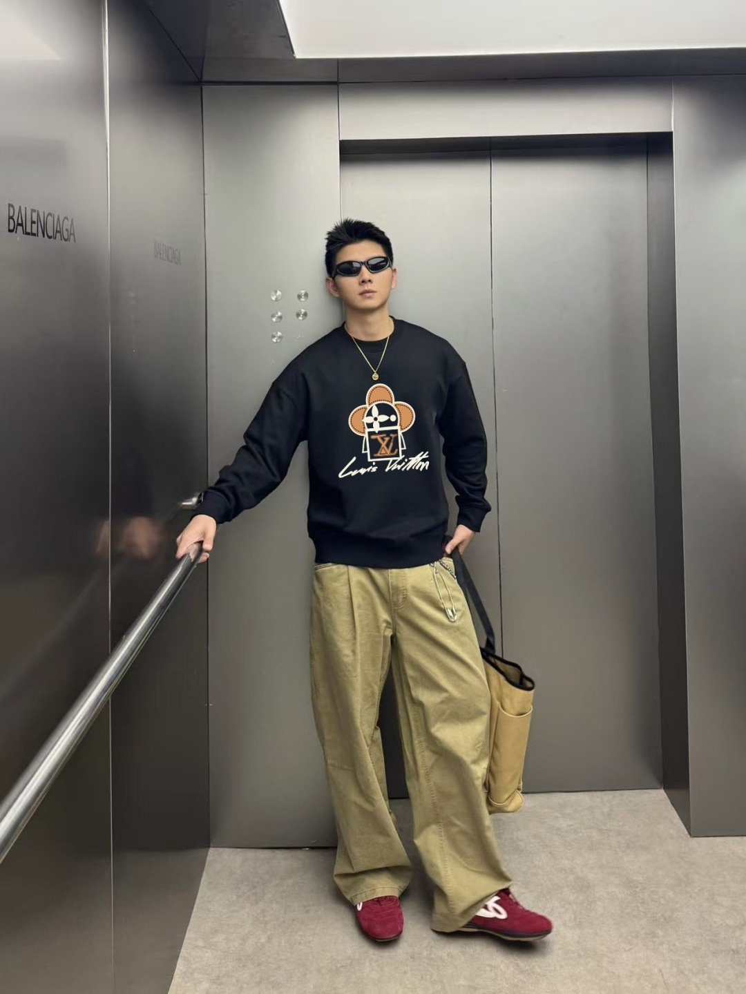 1V*2025秋冬新款 个性字母logo印花 定制面料400g 圆领卫衣 男女同款尺码：S M L XL