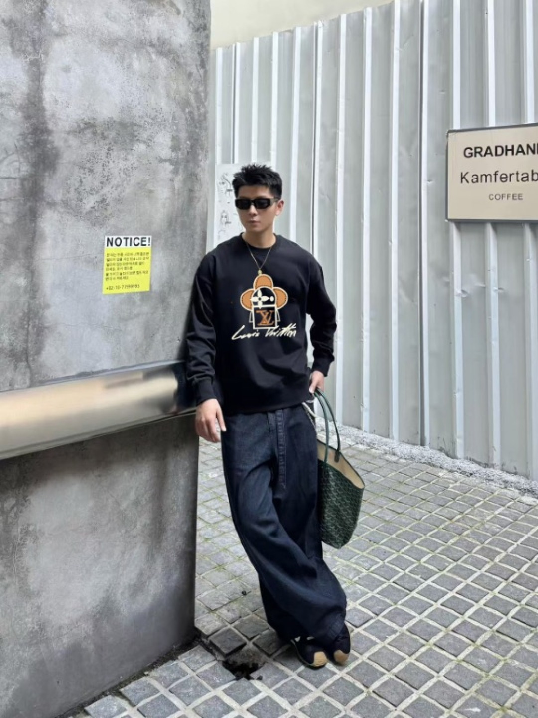 1V*2025秋冬新款 个性字母logo印花 定制面料400g 圆领卫衣 男女同款尺码：S M L XL