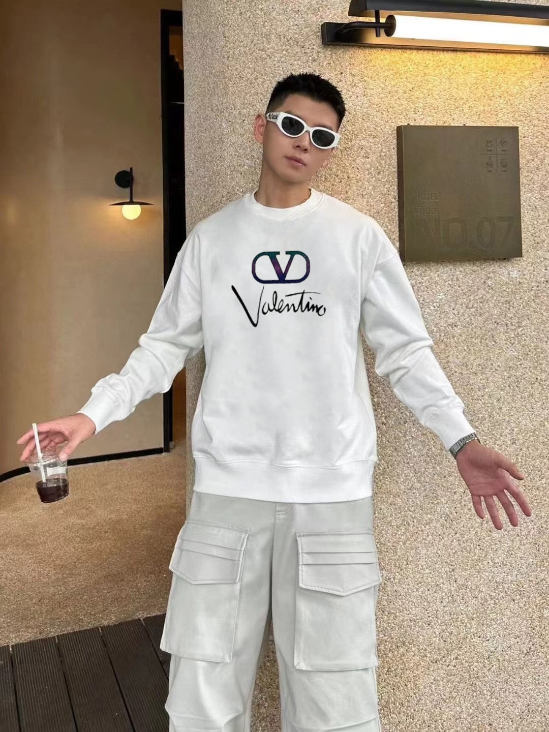 VALENT* 华伦天奴*2025秋冬新款圆领卫衣400克毛圈纯棉字母logo立体厚板胶➕渐变葱粉颜色：