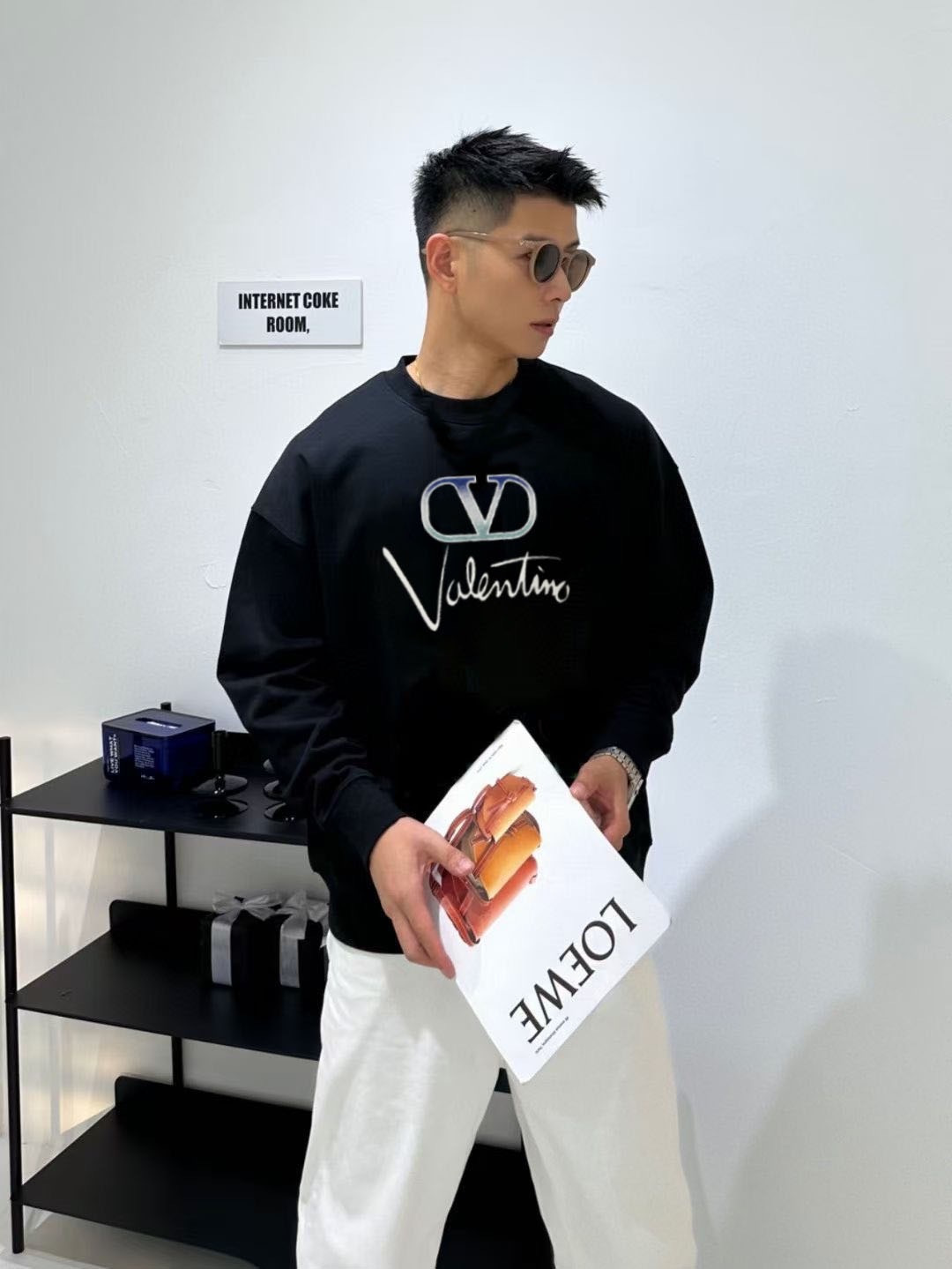 VALENT* 华伦天奴*2025秋冬新款圆领卫衣400克毛圈纯棉字母logo立体厚板胶➕渐变葱粉颜色：