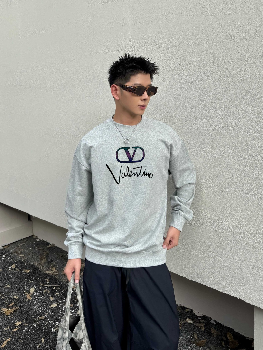 VALENT* 华伦天奴*2025秋冬新款圆领卫衣400克毛圈纯棉字母logo立体厚板胶➕渐变葱粉颜色：