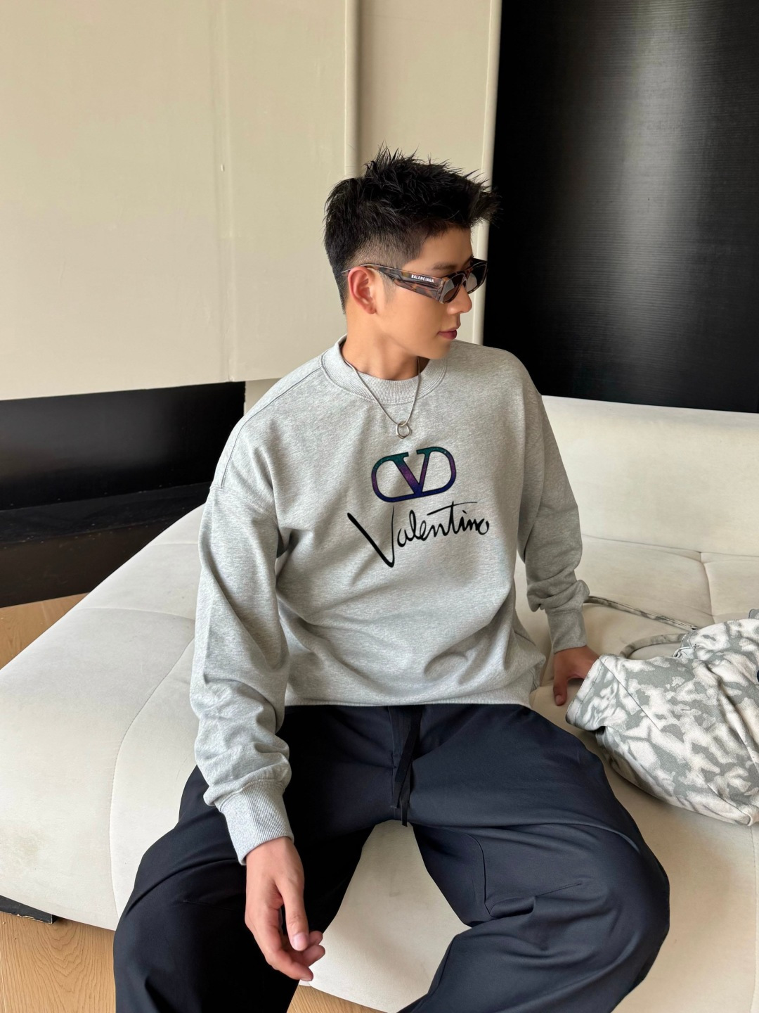 VALENT* 华伦天奴*2025秋冬新款圆领卫衣400克毛圈纯棉字母logo立体厚板胶➕渐变葱粉颜色：