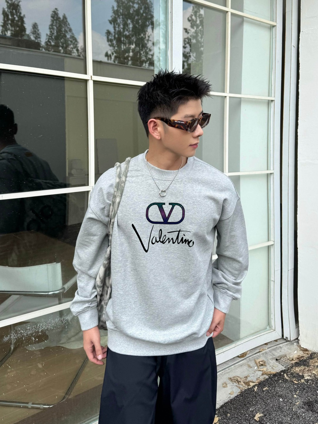 VALENT* 华伦天奴*2025秋冬新款圆领卫衣400克毛圈纯棉字母logo立体厚板胶➕渐变葱粉颜色：