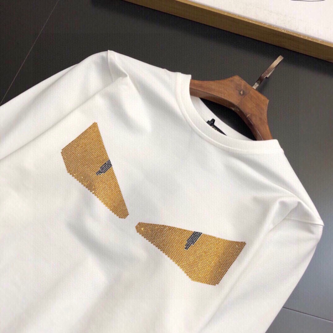 FEND1芬迪/25秋冬怪兽烫钻圆领男士卫衣，高克重毛圈棉面料 经典色系推送。。码数：M-3XL