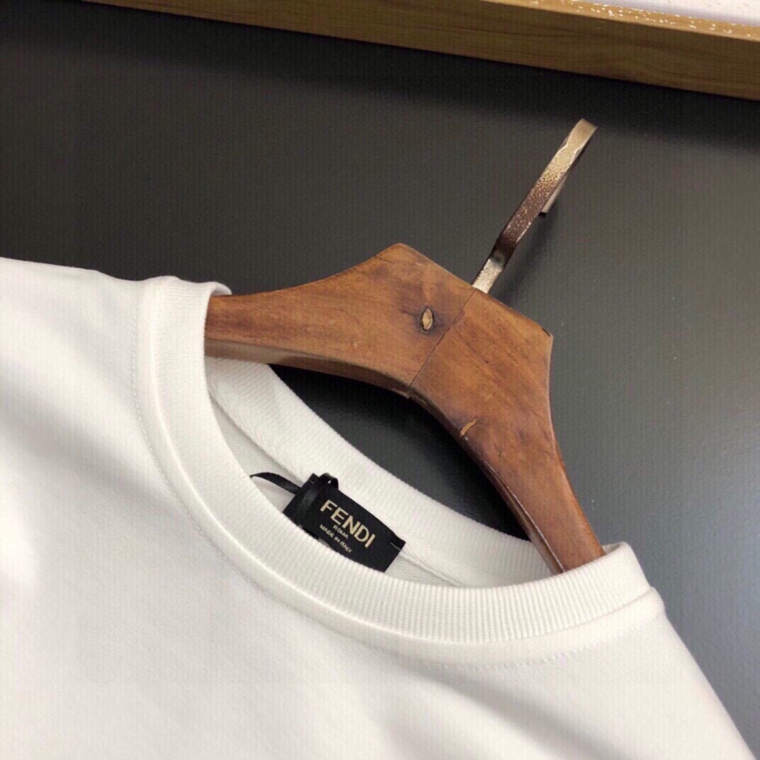 FEND1芬迪/25秋冬怪兽烫钻圆领男士卫衣，高克重毛圈棉面料 经典色系推送。。码数：M-3XL