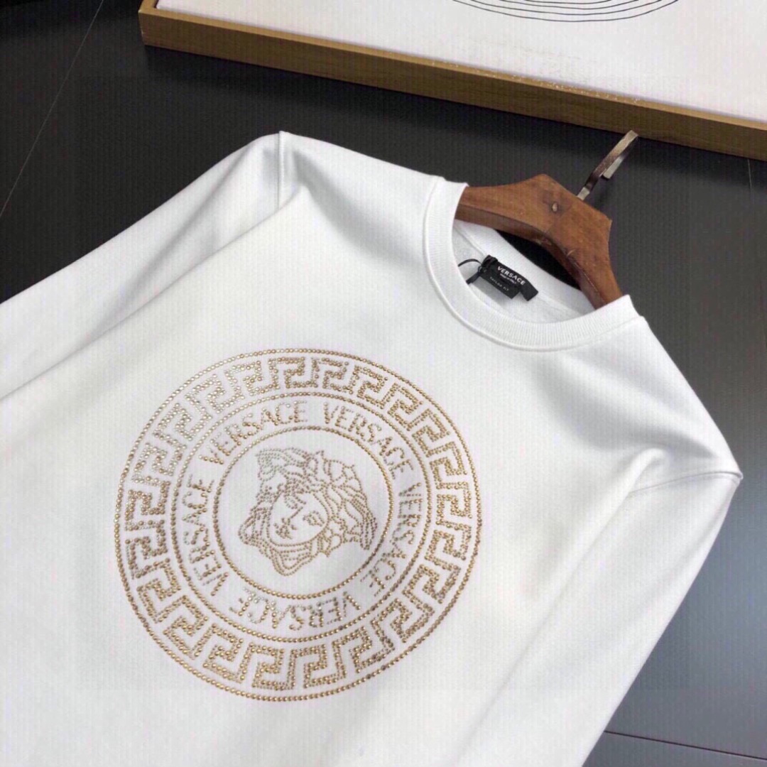 VER24S秋冬男士圆领长袖卫衣.....烫钻美杜莎就是喜欢这一款…………深深印入你的内心……耐穿性和舒