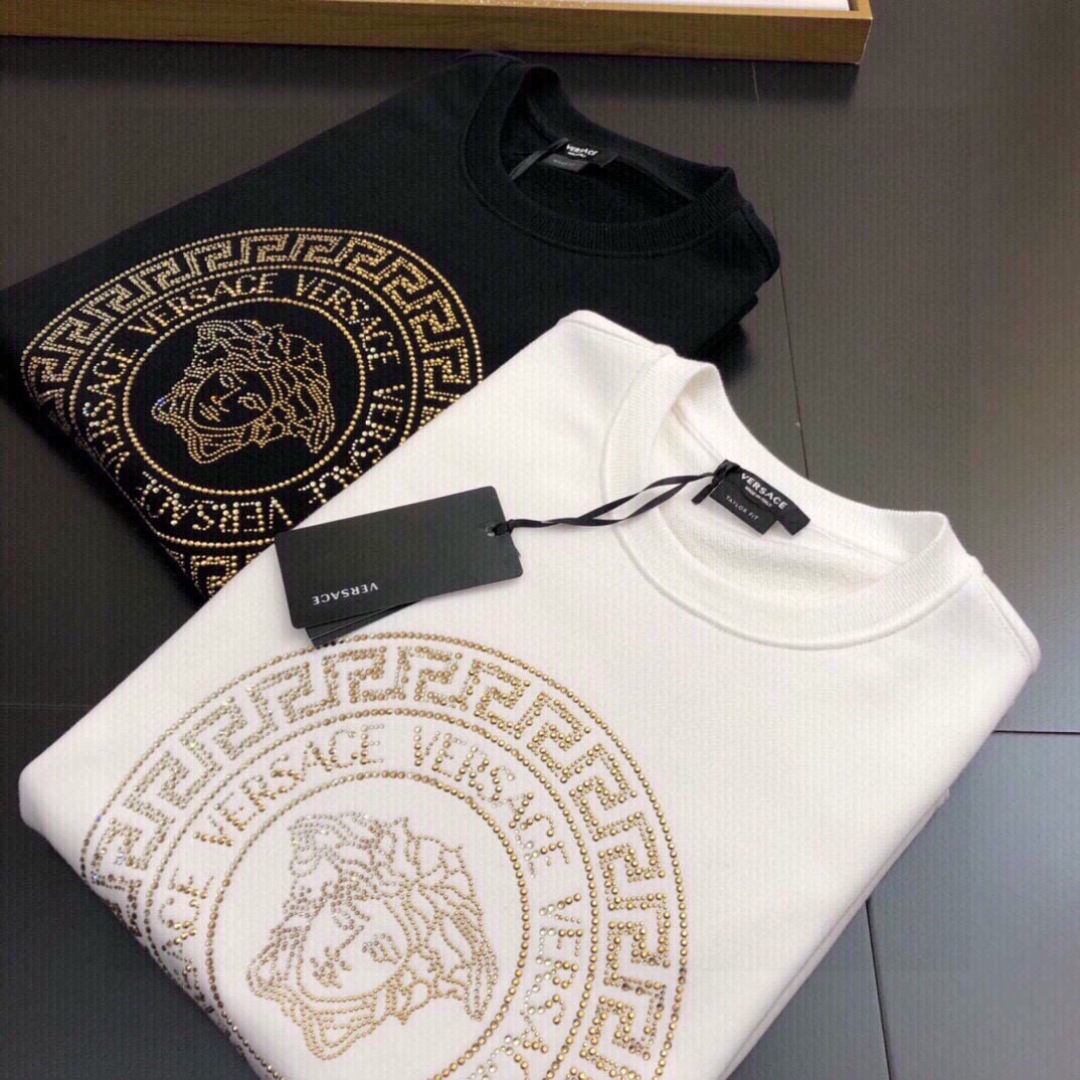 VER24S秋冬男士圆领长袖卫衣.....烫钻美杜莎就是喜欢这一款…………深深印入你的内心……耐穿性和舒