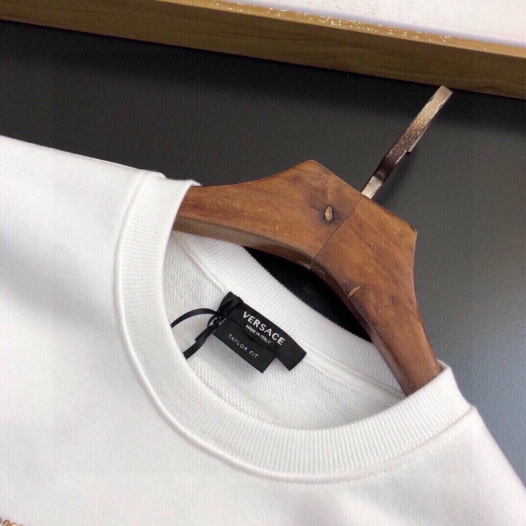 VER24S秋冬男士圆领长袖卫衣.....烫钻美杜莎就是喜欢这一款…………深深印入你的内心……耐穿性和舒