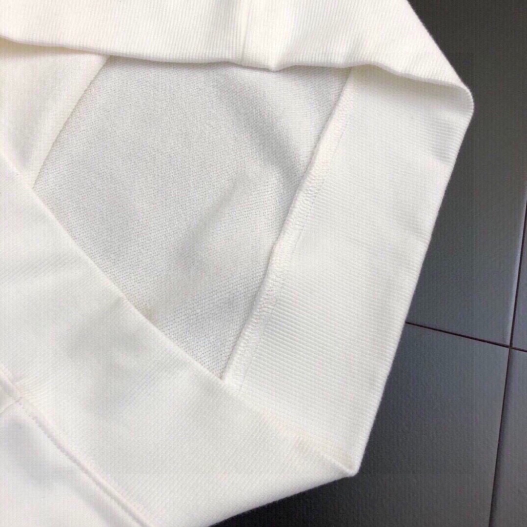 VER24S秋冬男士圆领长袖卫衣.....烫钻美杜莎就是喜欢这一款…………深深印入你的内心……耐穿性和舒