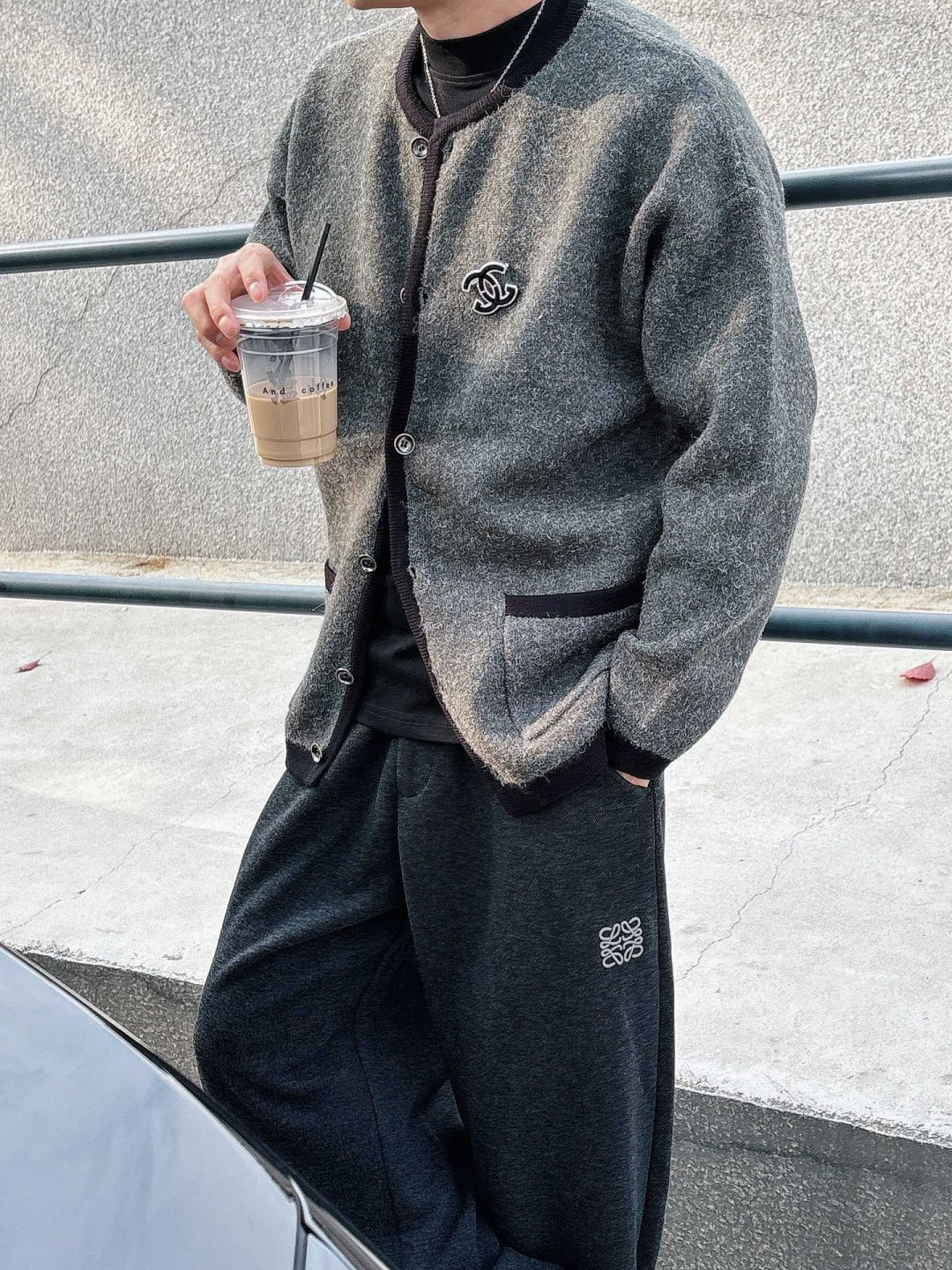 小香家新款毛衫毛衣，上身宽松纱线采用细针织法，上身舒适，不挑身材 男女同款，秋冬毛衣，是今年最好看的情侣