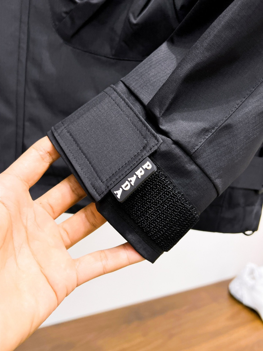 普拉达 官网同款，提前发售！2025ss开秋新款男士夹克外套，原单三标齐全高端版本！，专柜定制面料 透气