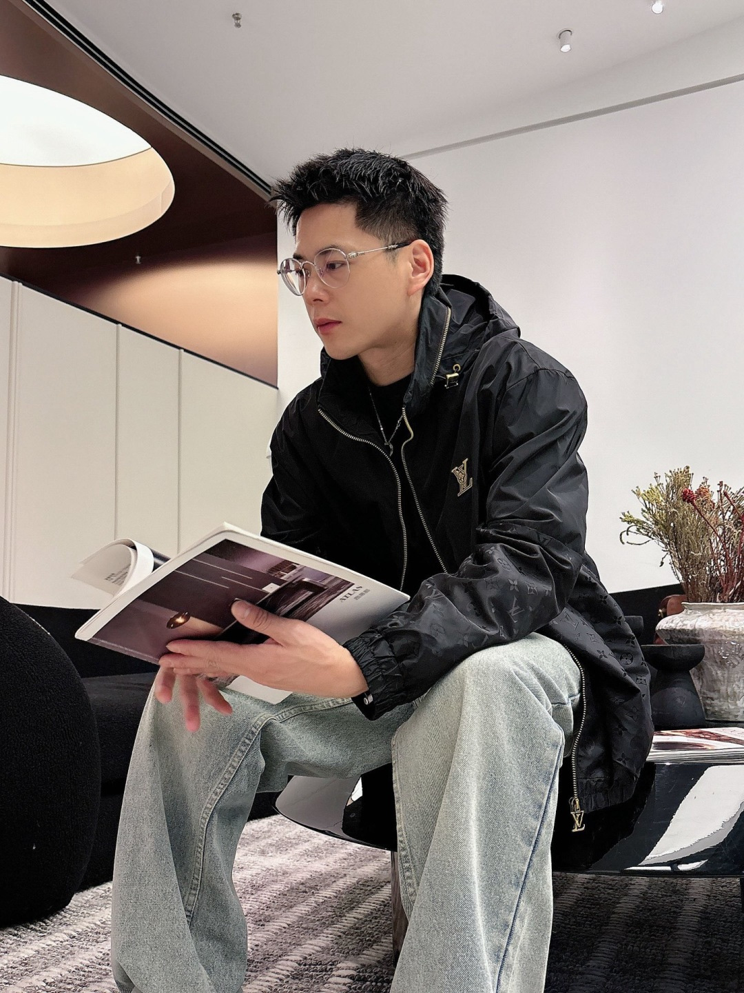 LV 2025秋季新款夹克外套，秀场新品‼品相非常完美，舒适保暖，三标齐全色泽饱满诱人，非常出彩的设计，