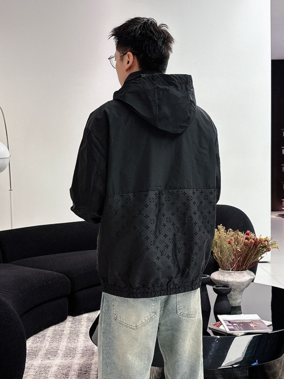 LV 2025秋季新款夹克外套，秀场新品‼品相非常完美，舒适保暖，三标齐全色泽饱满诱人，非常出彩的设计，