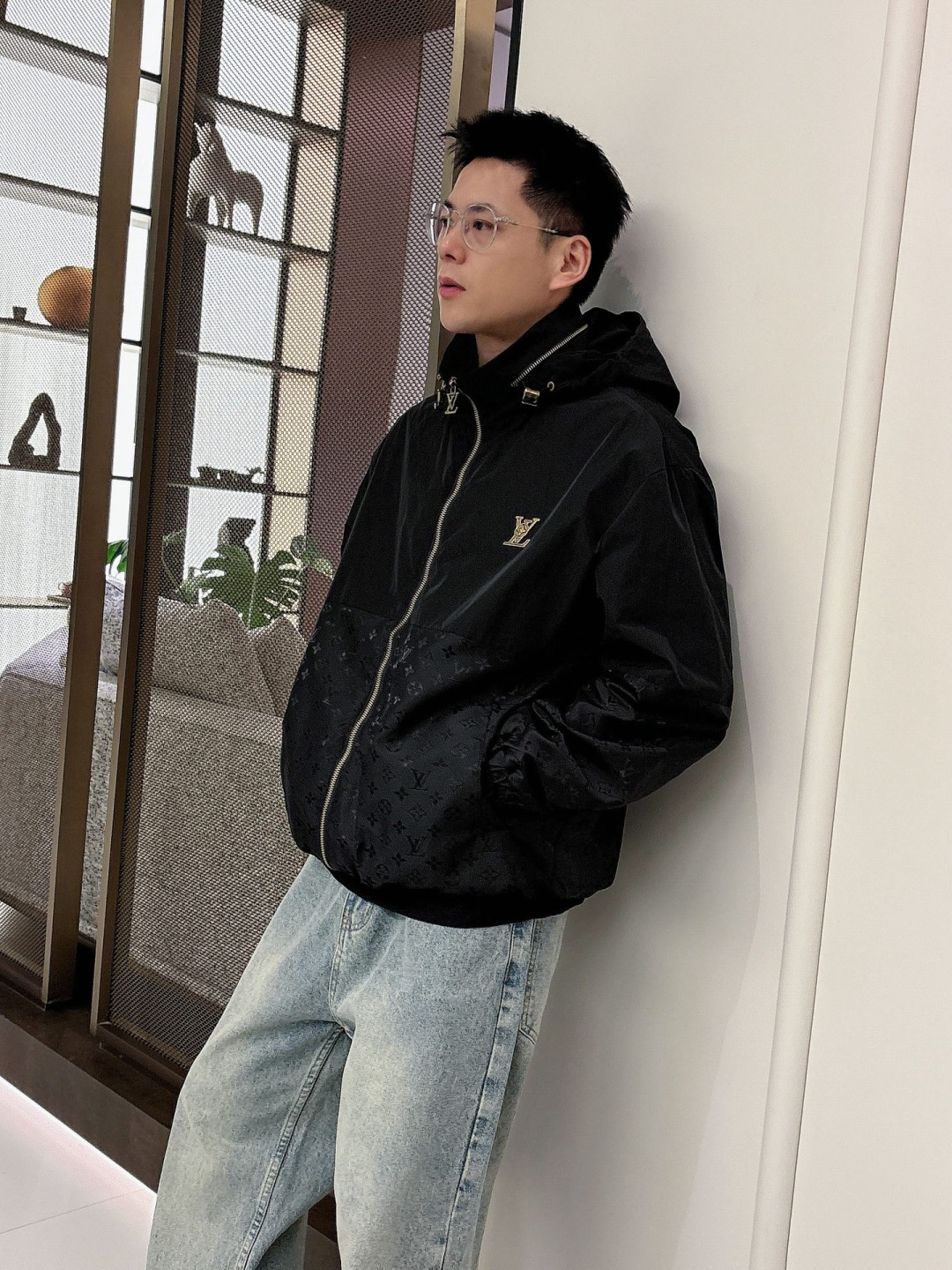 LV 2025秋季新款夹克外套，秀场新品‼品相非常完美，舒适保暖，三标齐全色泽饱满诱人，非常出彩的设计，