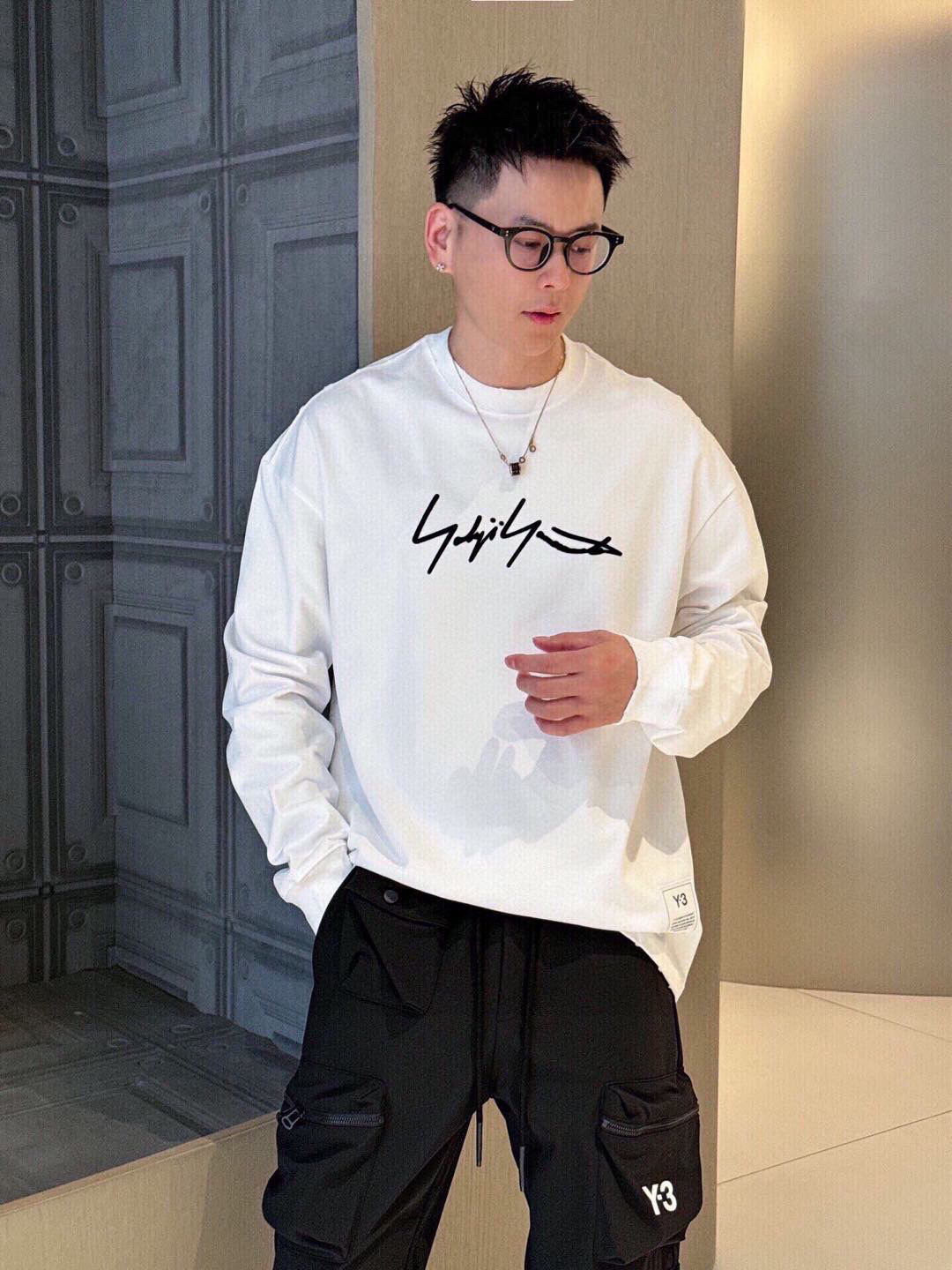 秋季新款🌟Y3，新款长袖 胸前经典logo印花工艺，领子小磨破设计，360克纯棉面料制作 宽松版型，男女