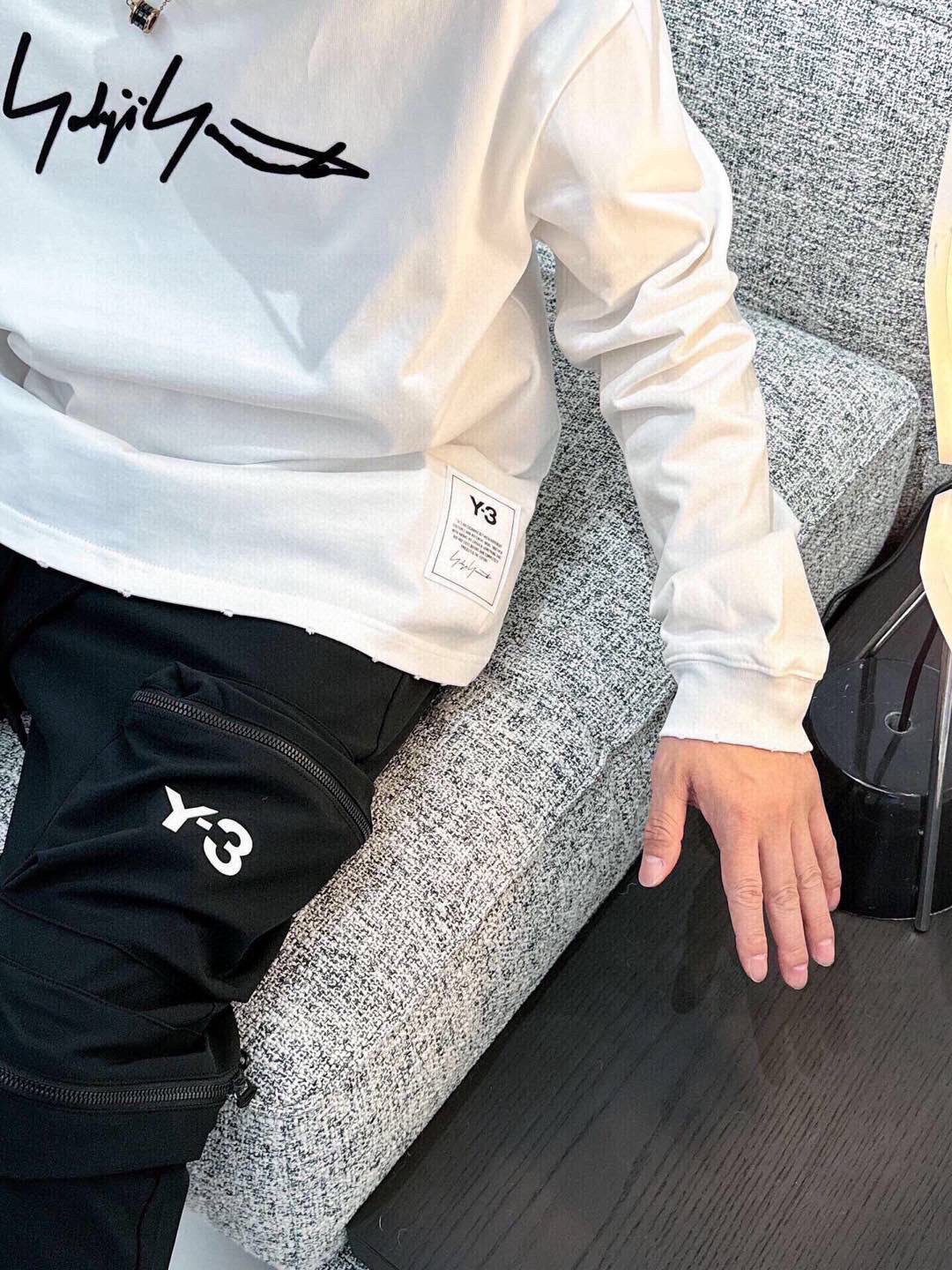 秋季新款🌟Y3，新款长袖 胸前经典logo印花工艺，领子小磨破设计，360克纯棉面料制作 宽松版型，男女