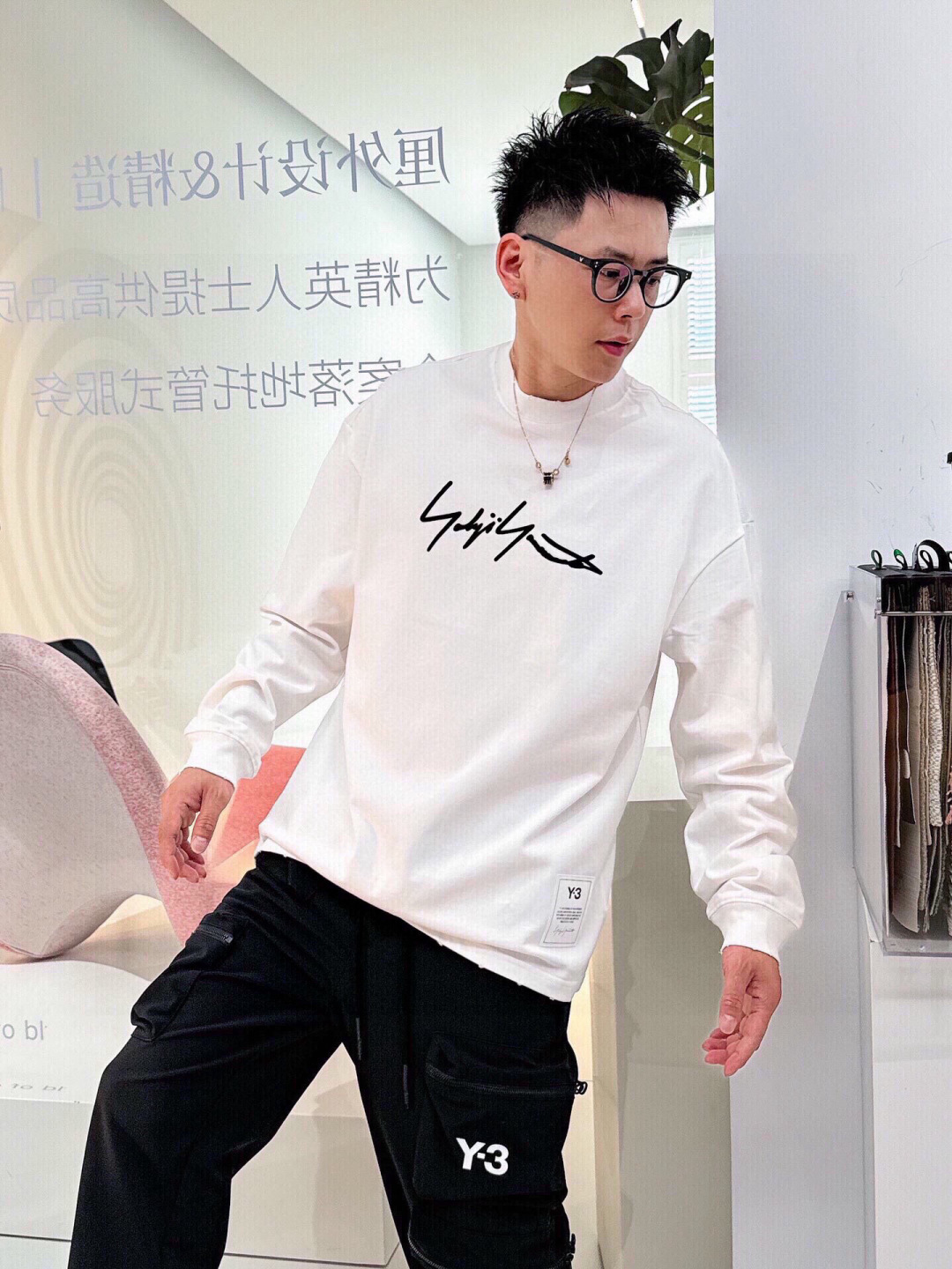 秋季新款🌟Y3，新款长袖 胸前经典logo印花工艺，领子小磨破设计，360克纯棉面料制作 宽松版型，男女