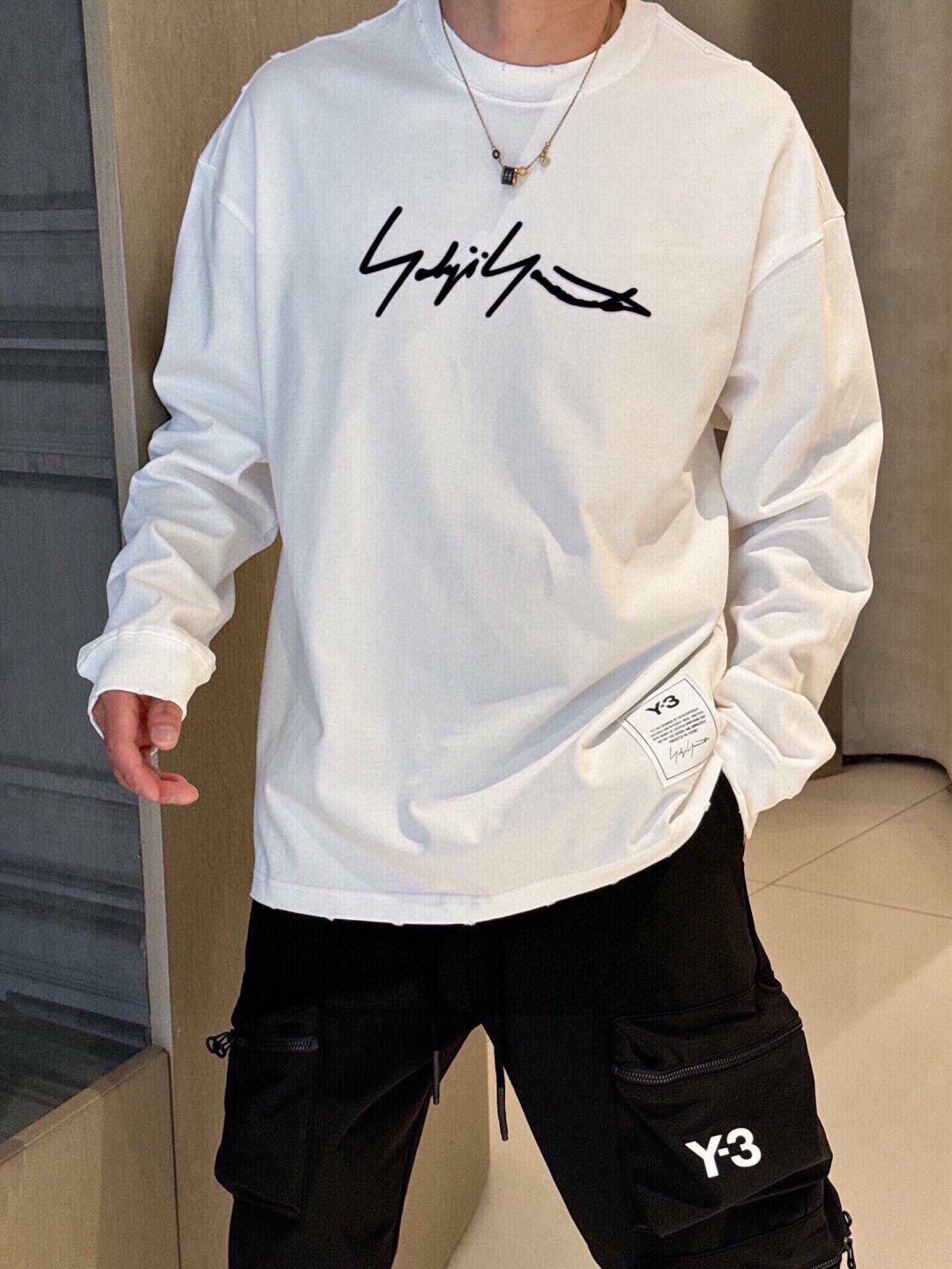 秋季新款🌟Y3，新款长袖 胸前经典logo印花工艺，领子小磨破设计，360克纯棉面料制作 宽松版型，男女
