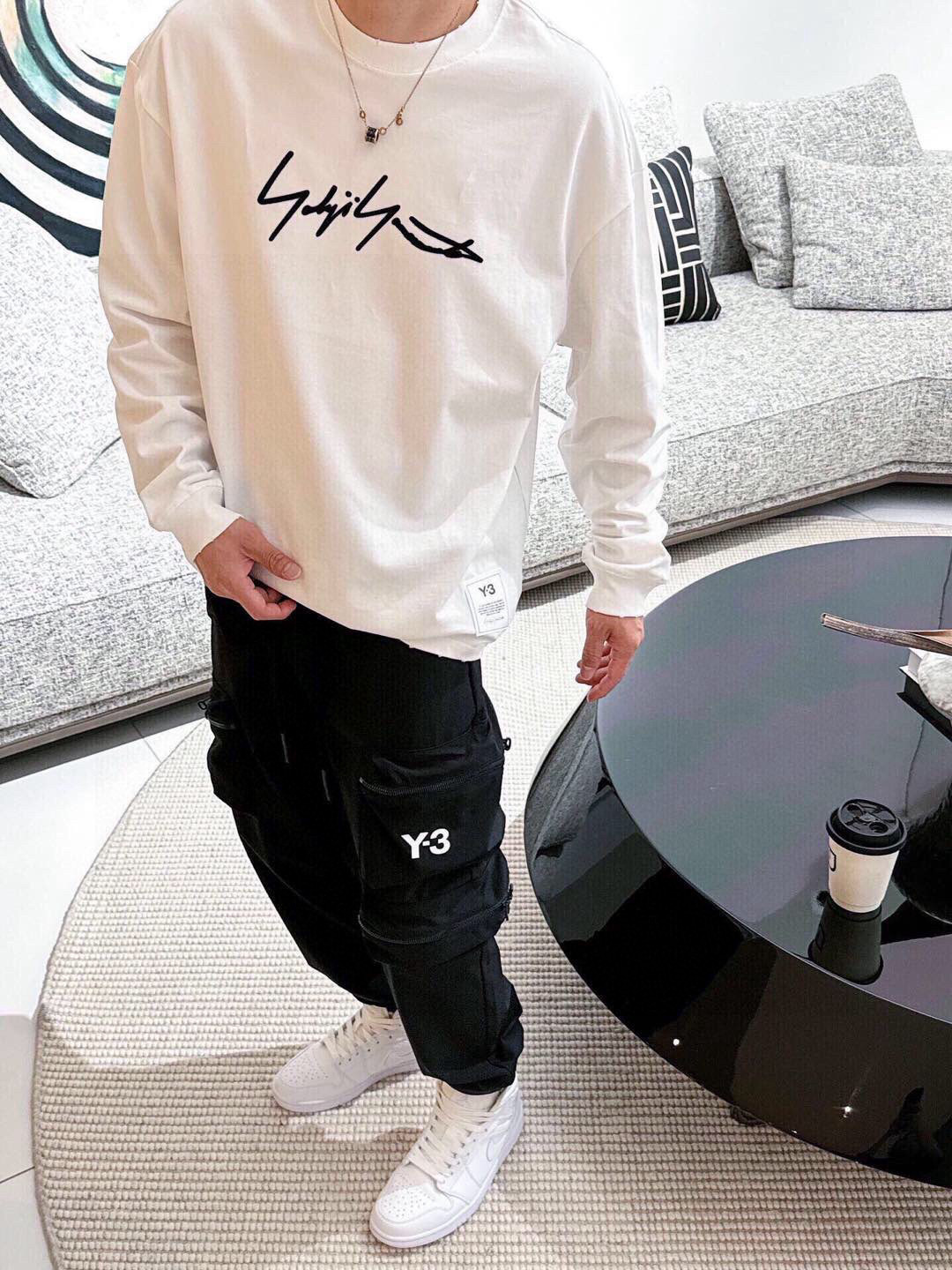秋季新款🌟Y3，新款长袖 胸前经典logo印花工艺，领子小磨破设计，360克纯棉面料制作 宽松版型，男女