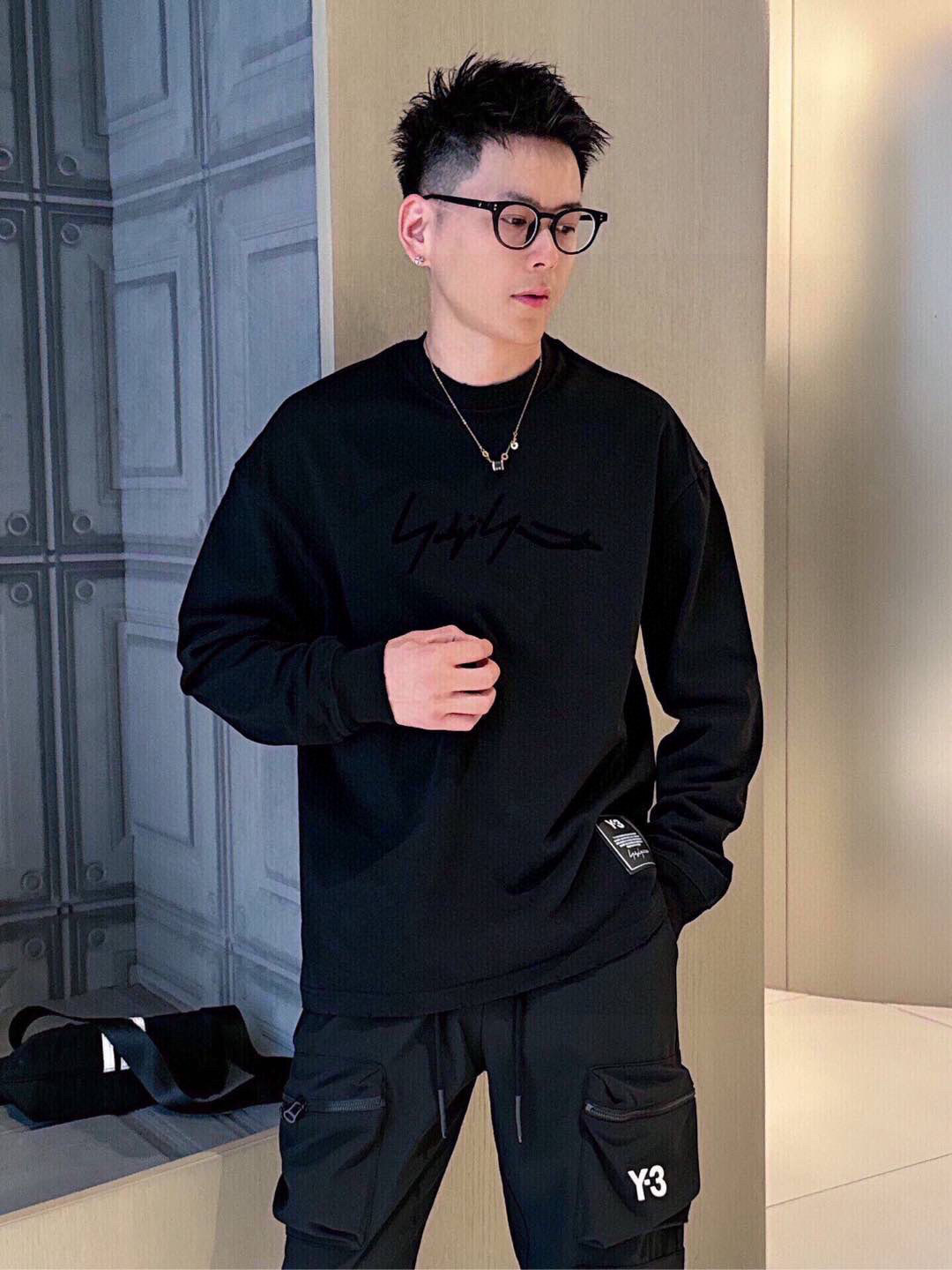 秋季新款🌟Y3，新款长袖 胸前经典logo印花工艺，领子小磨破设计，360克纯棉面料制作 宽松版型，男女