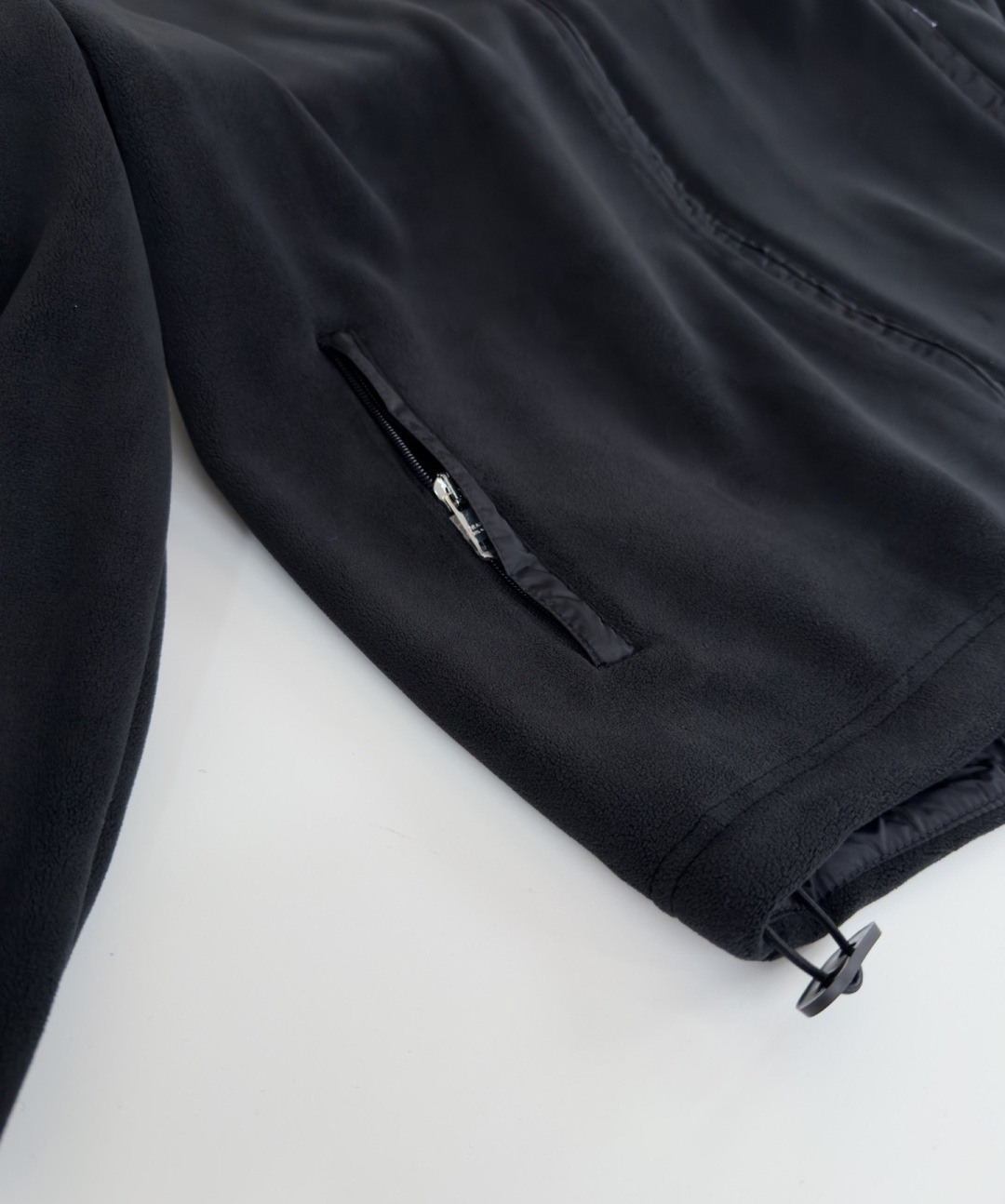 普*达Pr**a 2025秋冬！年年都有的订单！摇粒绒拼接立领款拼接设计休闲外套！柜在售！ 不挑人很实穿