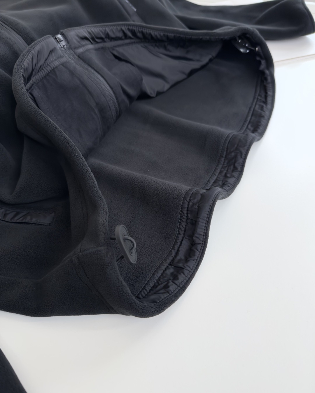 普*达Pr**a 2025秋冬！年年都有的订单！摇粒绒拼接立领款拼接设计休闲外套！柜在售！ 不挑人很实穿