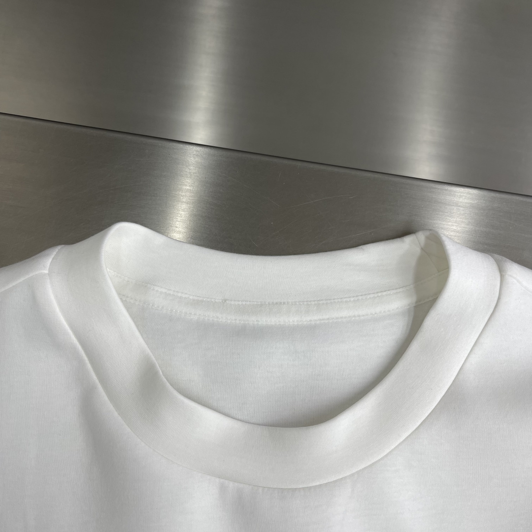 驴牌 2025秋冬系列圆领卫衣码数：M-5XL 微阔版型 棉莫代尔空气层。采用丝光工艺处理的双面结构，棉