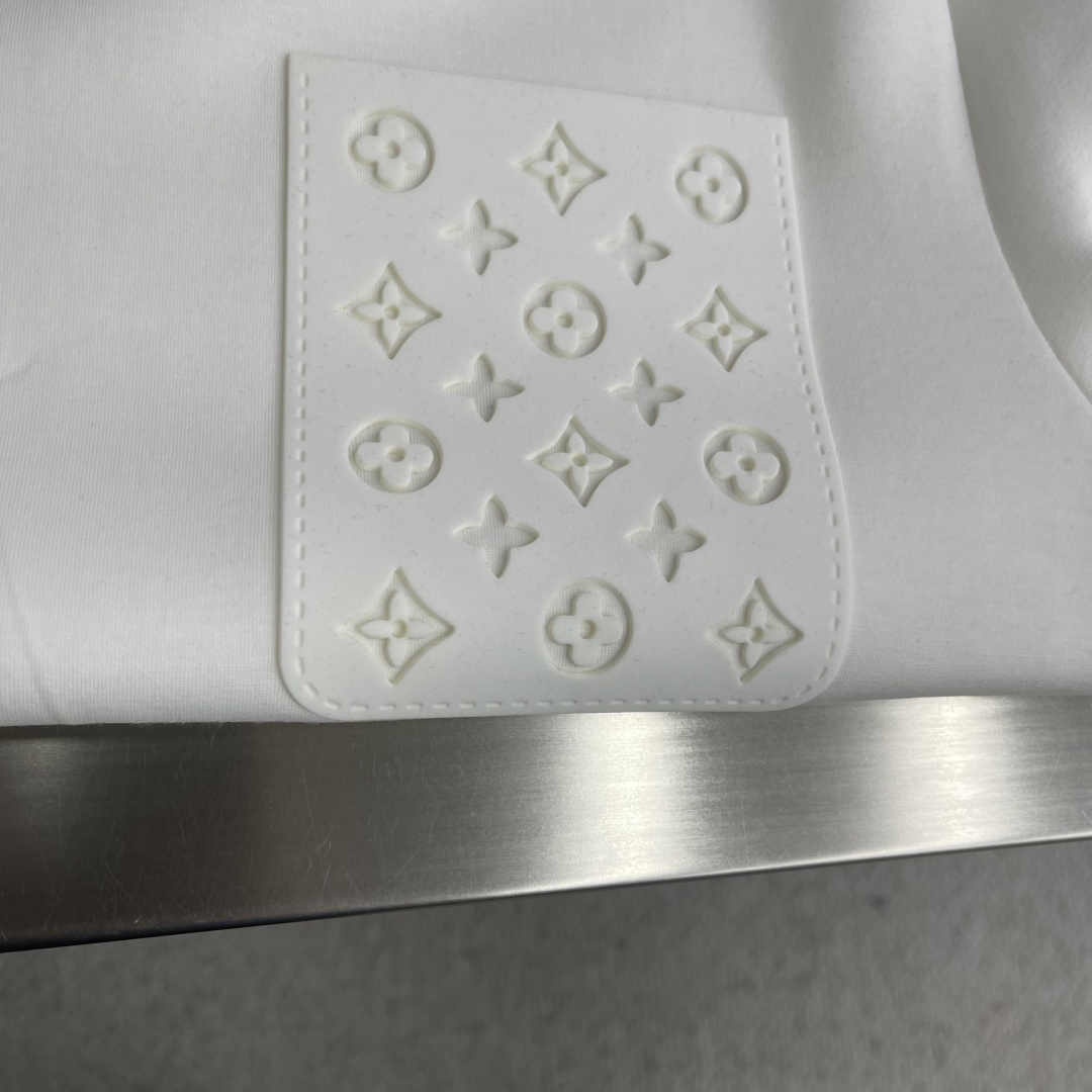 驴牌 2025秋冬系列圆领卫衣码数：M-5XL 微阔版型 棉莫代尔空气层。采用丝光工艺处理的双面结构，棉