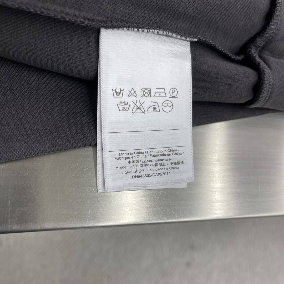 驴牌 2025秋冬系列圆领卫衣码数：M-5XL 微阔版型 棉莫代尔空气层。采用丝光工艺处理的双面结构，棉