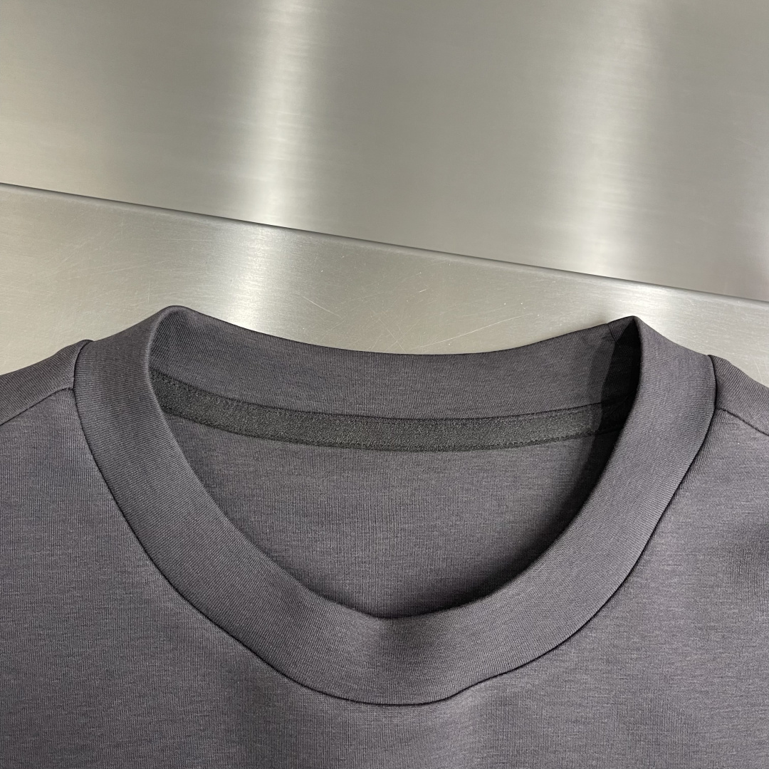 驴牌 2025秋冬系列圆领卫衣码数：M-5XL 微阔版型 棉莫代尔空气层。采用丝光工艺处理的双面结构，棉