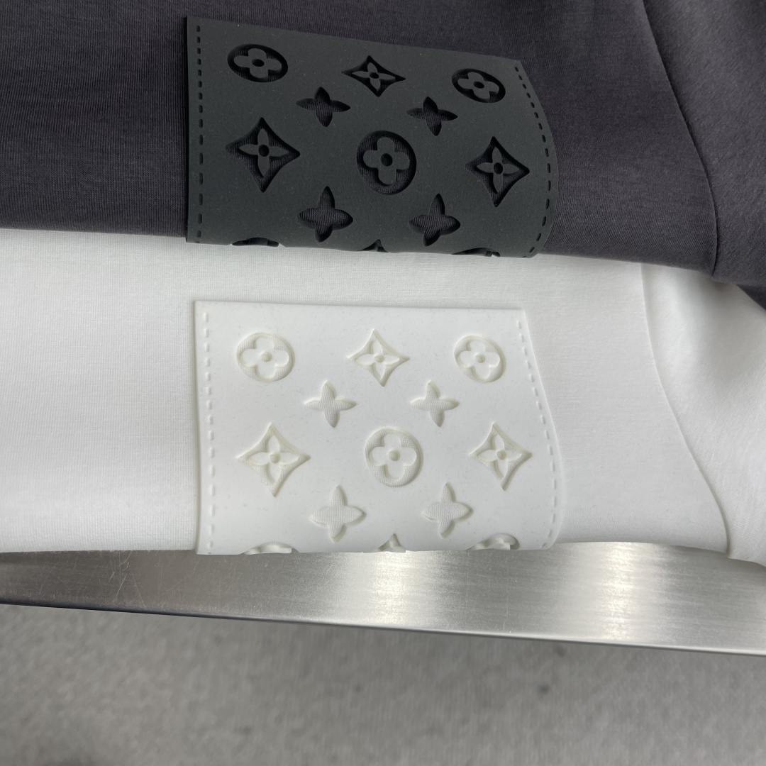 驴牌 2025秋冬系列圆领卫衣码数：M-5XL 微阔版型 棉莫代尔空气层。采用丝光工艺处理的双面结构，棉