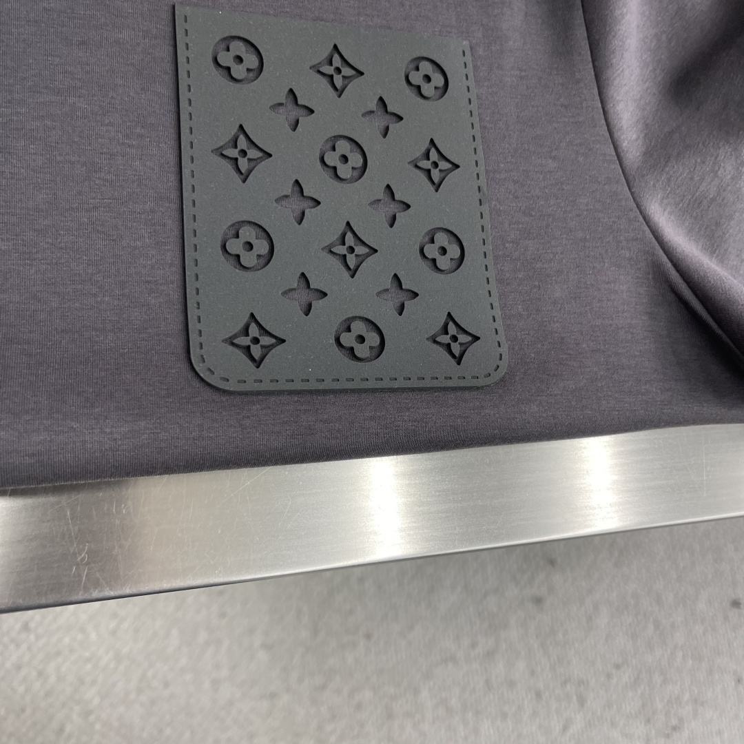 驴牌 2025秋冬系列圆领卫衣码数：M-5XL 微阔版型 棉莫代尔空气层。采用丝光工艺处理的双面结构，棉