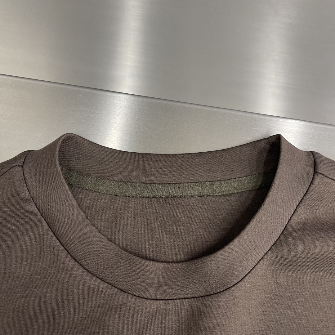 驴牌 2025秋冬系列圆领卫衣码数：M-5XL 微阔版型 棉莫代尔空气层。采用丝光工艺处理的双面结构，棉