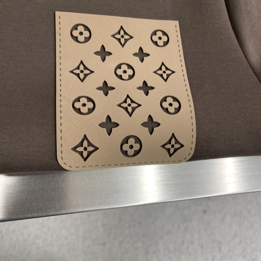 驴牌 2025秋冬系列圆领卫衣码数：M-5XL 微阔版型 棉莫代尔空气层。采用丝光工艺处理的双面结构，棉