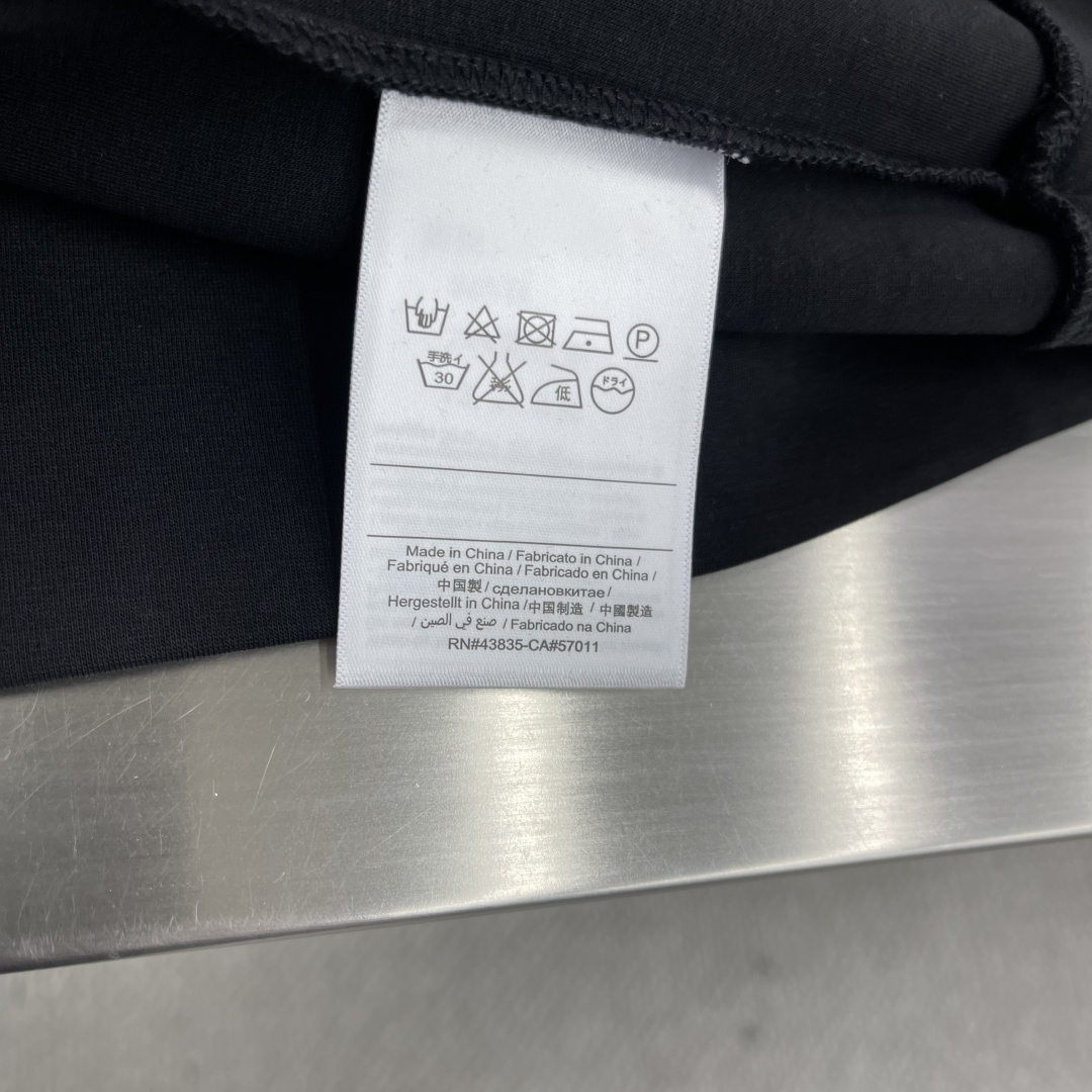 驴牌 2025秋冬系列圆领卫衣码数：M-5XL 微阔版型 棉莫代尔空气层。采用丝光工艺处理的双面结构，棉