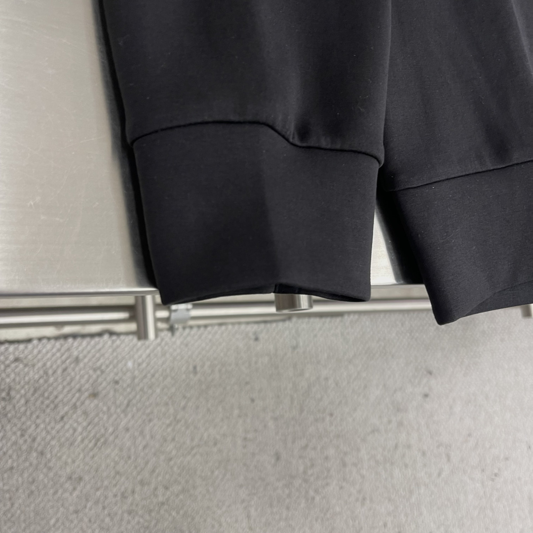 驴牌 2025秋冬系列圆领卫衣码数：M-5XL 微阔版型 棉莫代尔空气层。采用丝光工艺处理的双面结构，棉