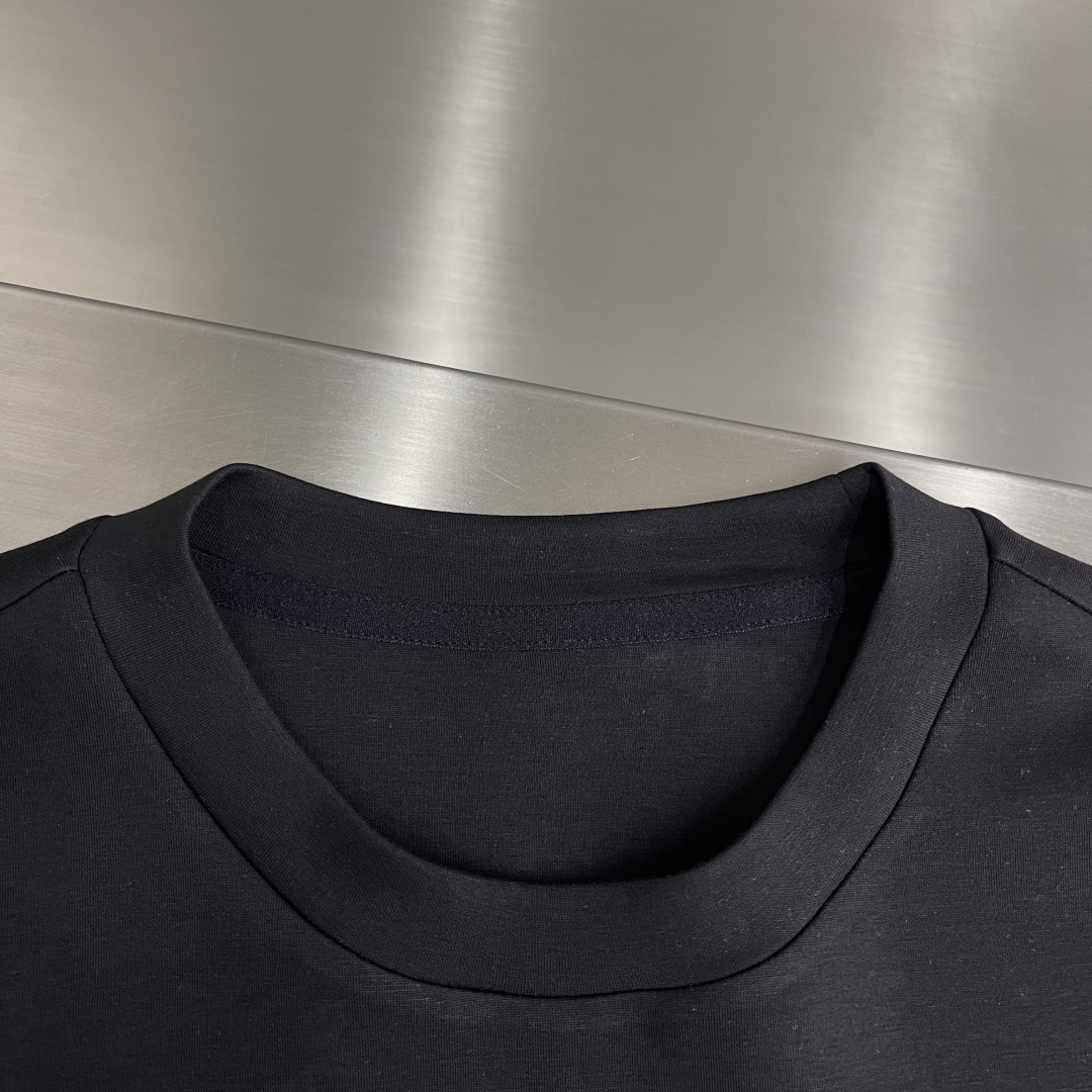 驴牌 2025秋冬系列圆领卫衣码数：M-5XL 微阔版型 棉莫代尔空气层。采用丝光工艺处理的双面结构，棉