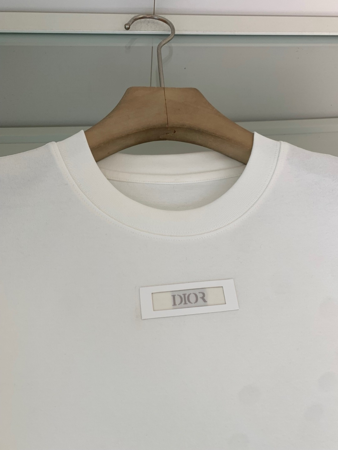 CD2025秋冬系列 低调经典圆领短袖T恤 延续一贯地低调但高质的作派 风格极简，面料为王，细节精湛，满