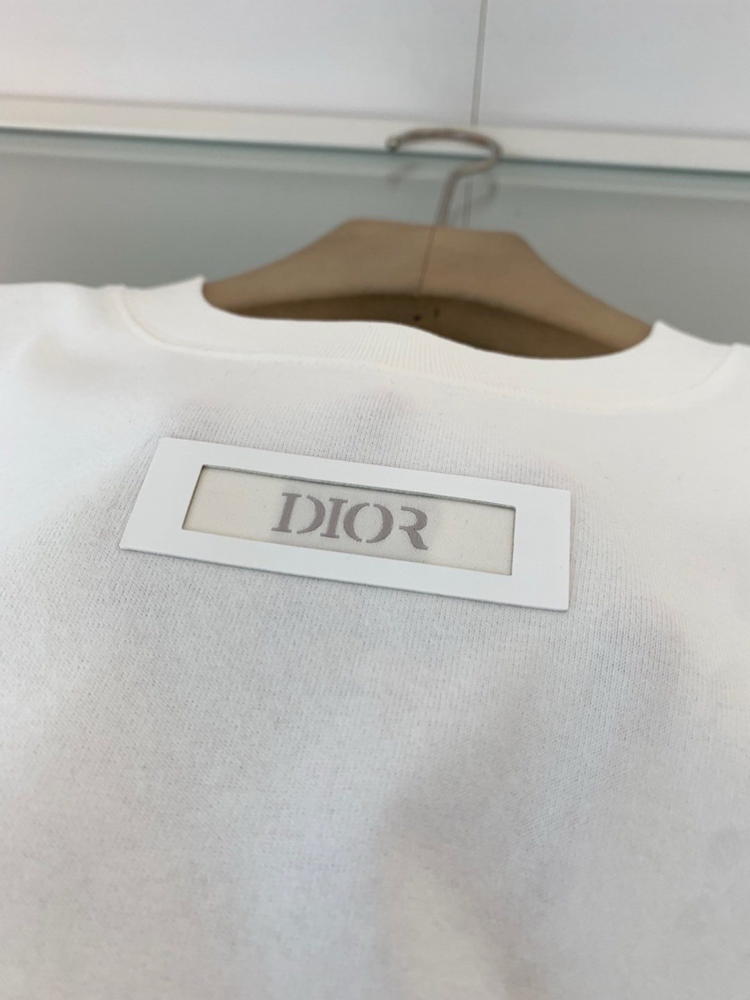 CD2025秋冬系列 低调经典圆领短袖T恤 延续一贯地低调但高质的作派 风格极简，面料为王，细节精湛，满