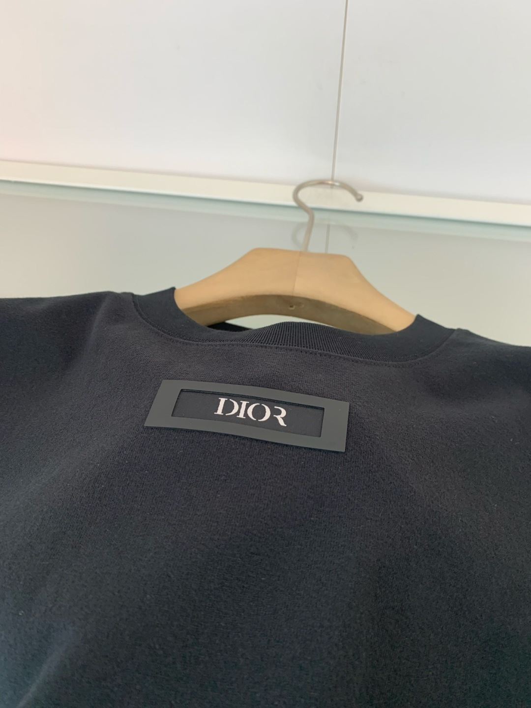 CD2025秋冬系列 低调经典圆领短袖T恤 延续一贯地低调但高质的作派 风格极简，面料为王，细节精湛，满