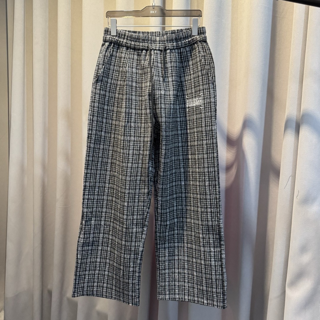 MM6🌟早秋新款休闲长袖套装🆕采用优质面料，搭上身足够吸睛且回头率爆棚！超薄舒适，简约大气，男女同款！码