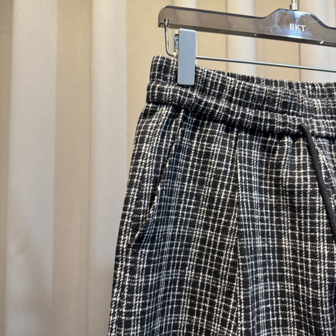 MM6🌟早秋新款休闲长袖套装🆕采用优质面料，搭上身足够吸睛且回头率爆棚！超薄舒适，简约大气，男女同款！码