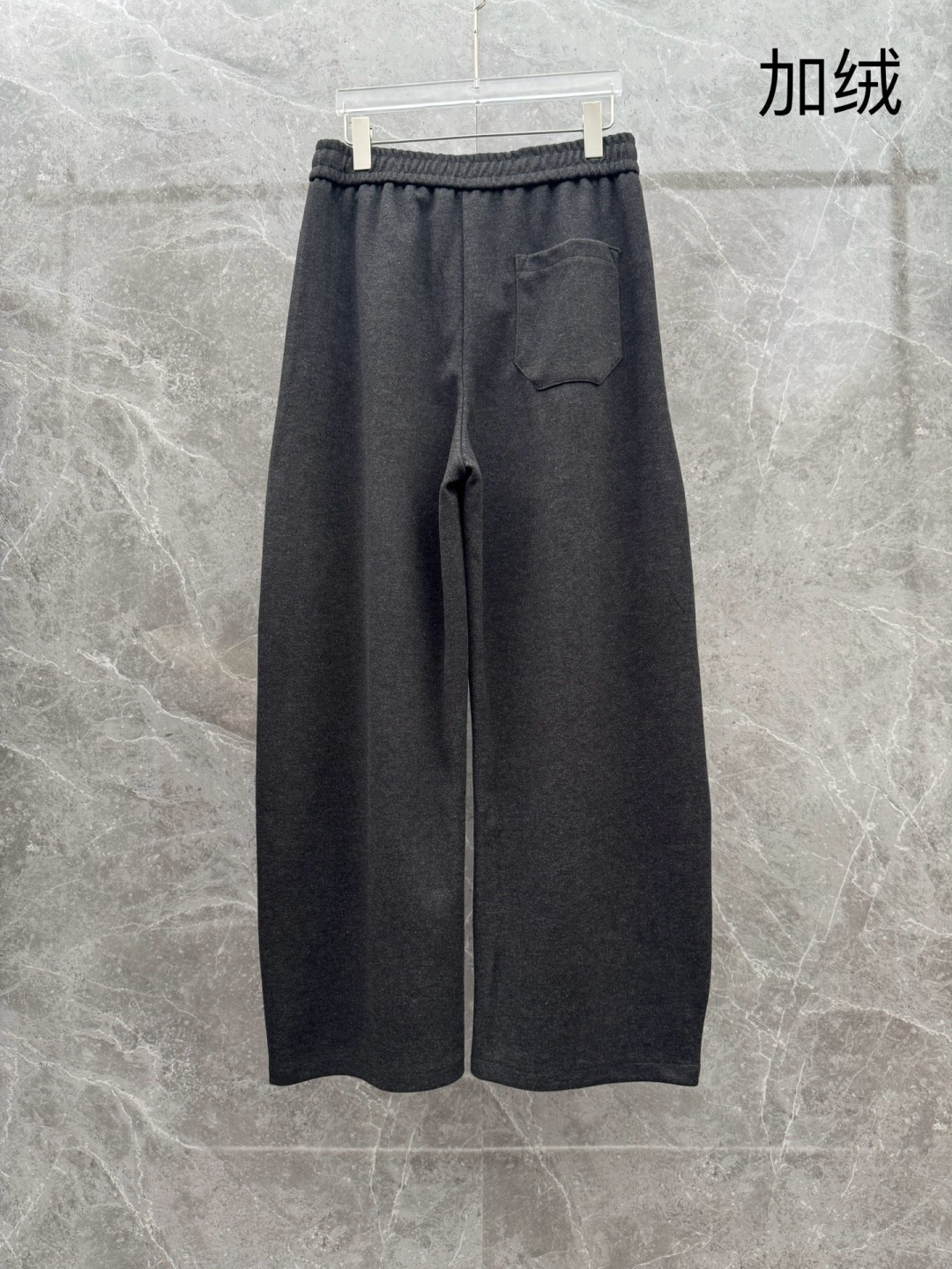 （新出加绒）alo🌈🌈新款加绒休闲裤，采用高定面料，裤子腰头饰有logo字母设计，面料手感柔软滑润、保型