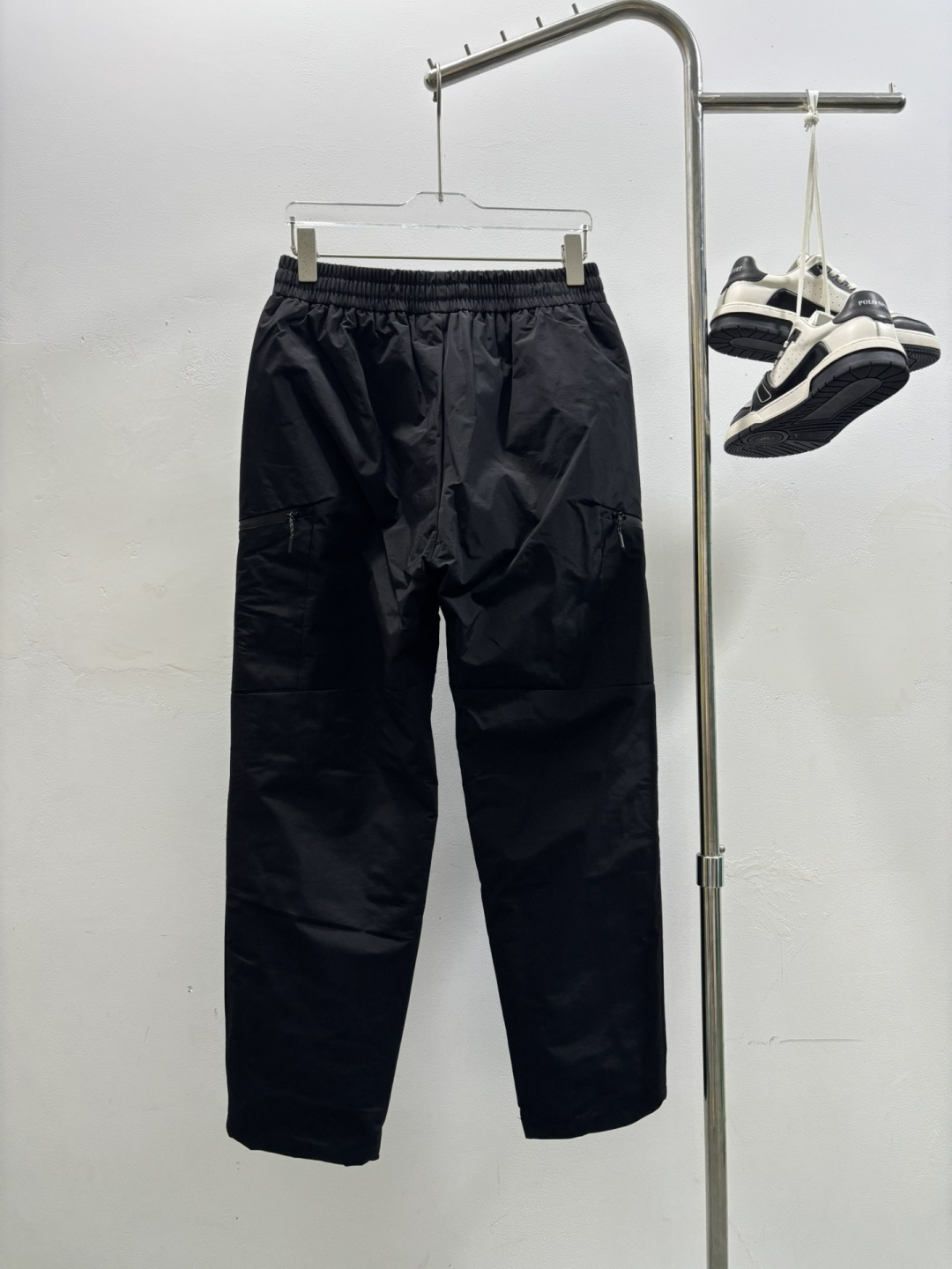 秋冬新款经典羽绒裤，每一处平均充绒，含90%鸭绒。🔥高档刺绣工艺🔥D内衬双层高密度面料完全不跑毛，也不会