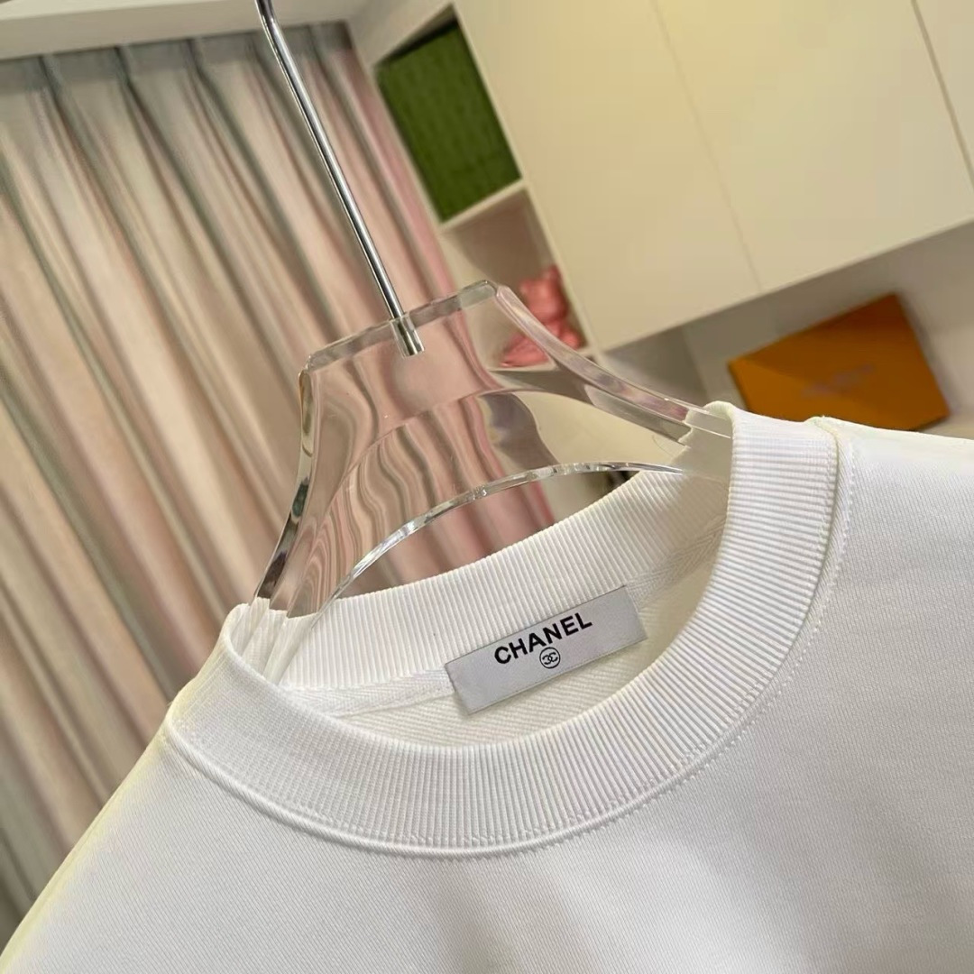 CHANE*小香2025秋冬新款 双C字母logo印花 定制面料400g 圆领卫衣 男女同款尺码：S M