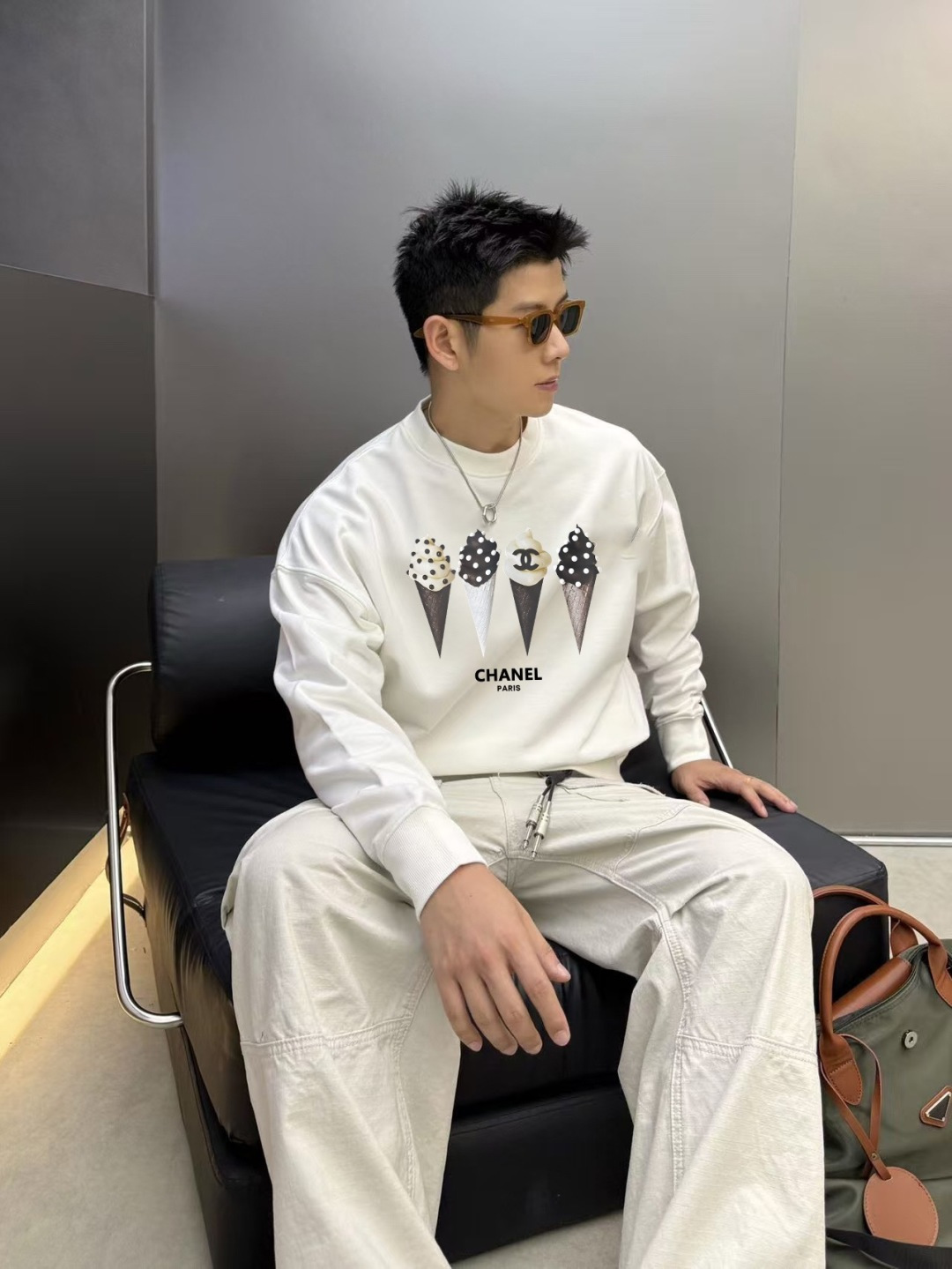 CHANE*小香2025秋冬新款 双C字母logo印花 定制面料400g 圆领卫衣 男女同款尺码：S M